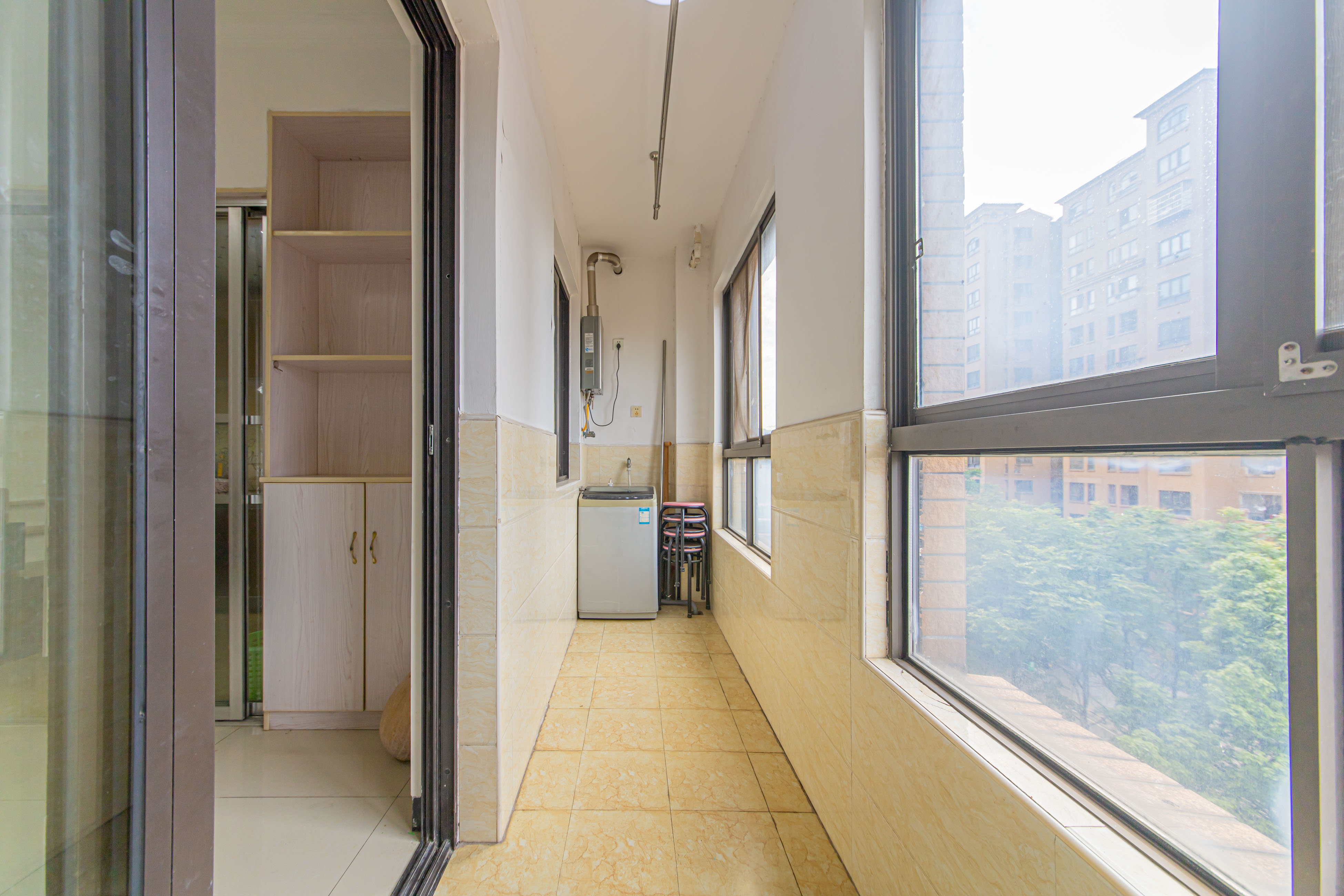 中信凯旋蓝岸(中信新城三期) 3室2厅1卫 84.0万 中信凯旋蓝岸(中信新城三期) 3室2厅1卫 84.0万阳台