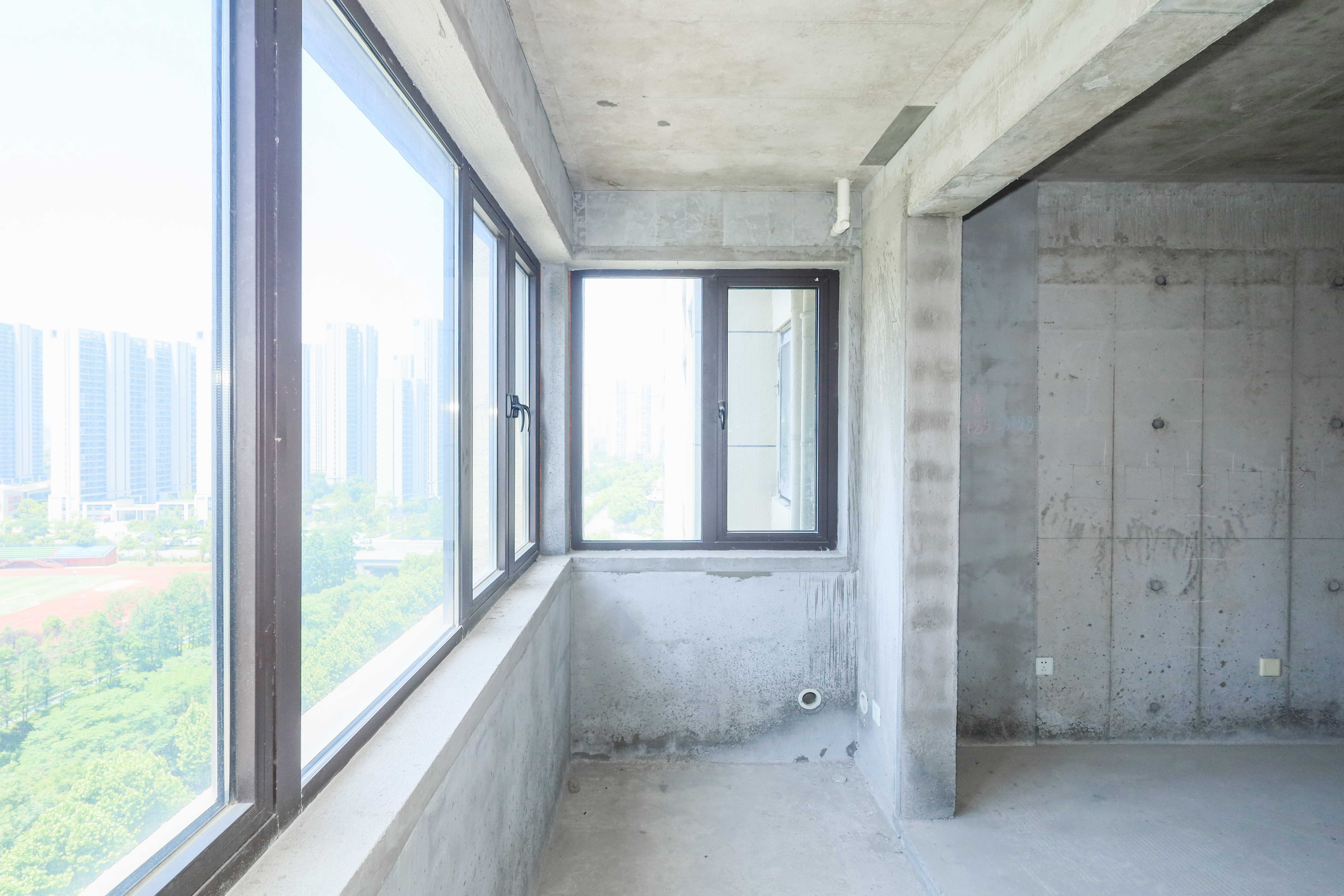 中国铁建梅溪青秀三期  3室2厅2卫   135.00万阳台