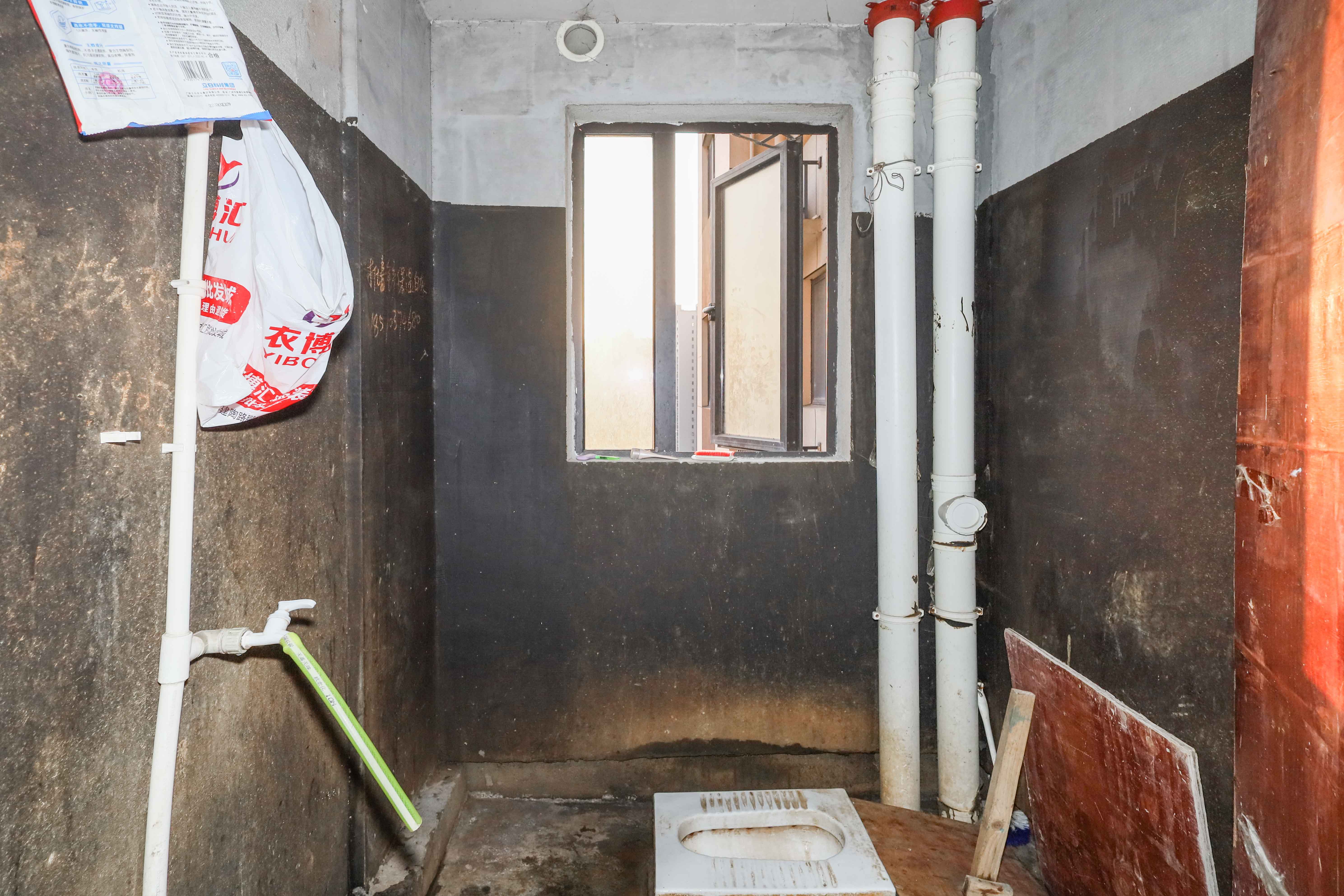 中国铁建梅溪青秀二期  3室2厅2卫   135.00万卫生间