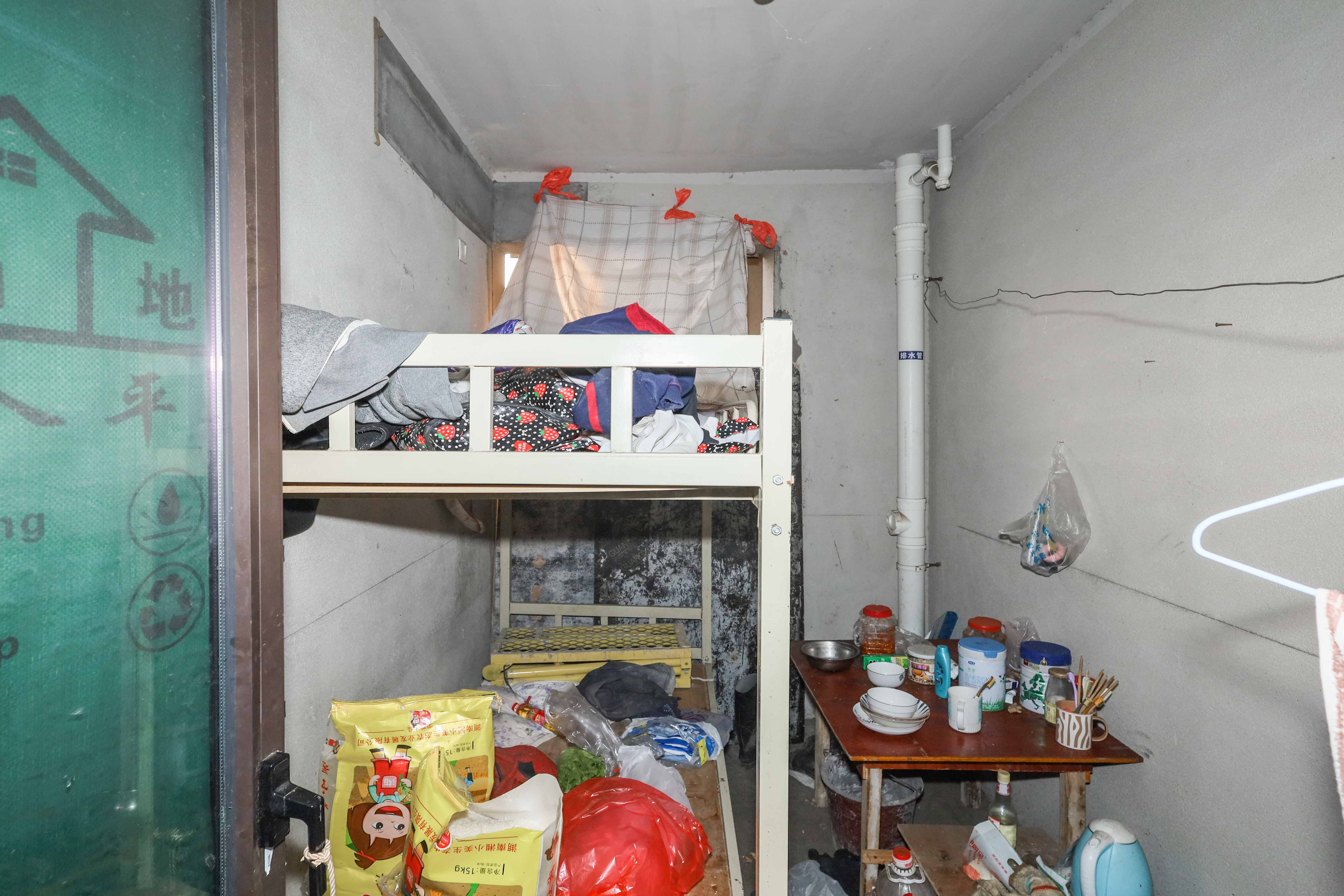 中国铁建梅溪青秀二期  3室2厅2卫   135.00万卧室