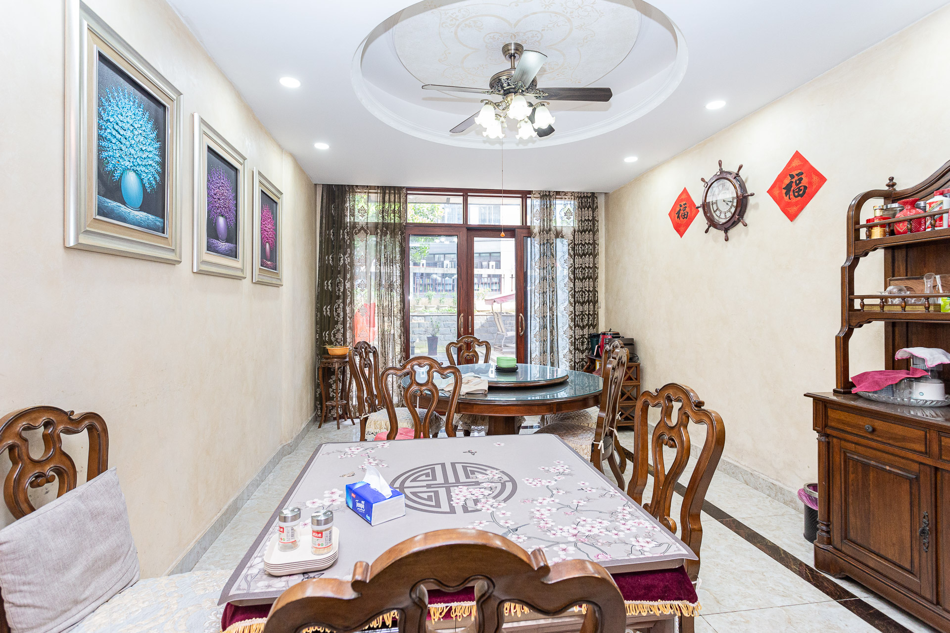 长沙玫瑰园 8室3厅4卫 1450.0万 长沙玫瑰园 8室3厅4卫 1450.0万客厅