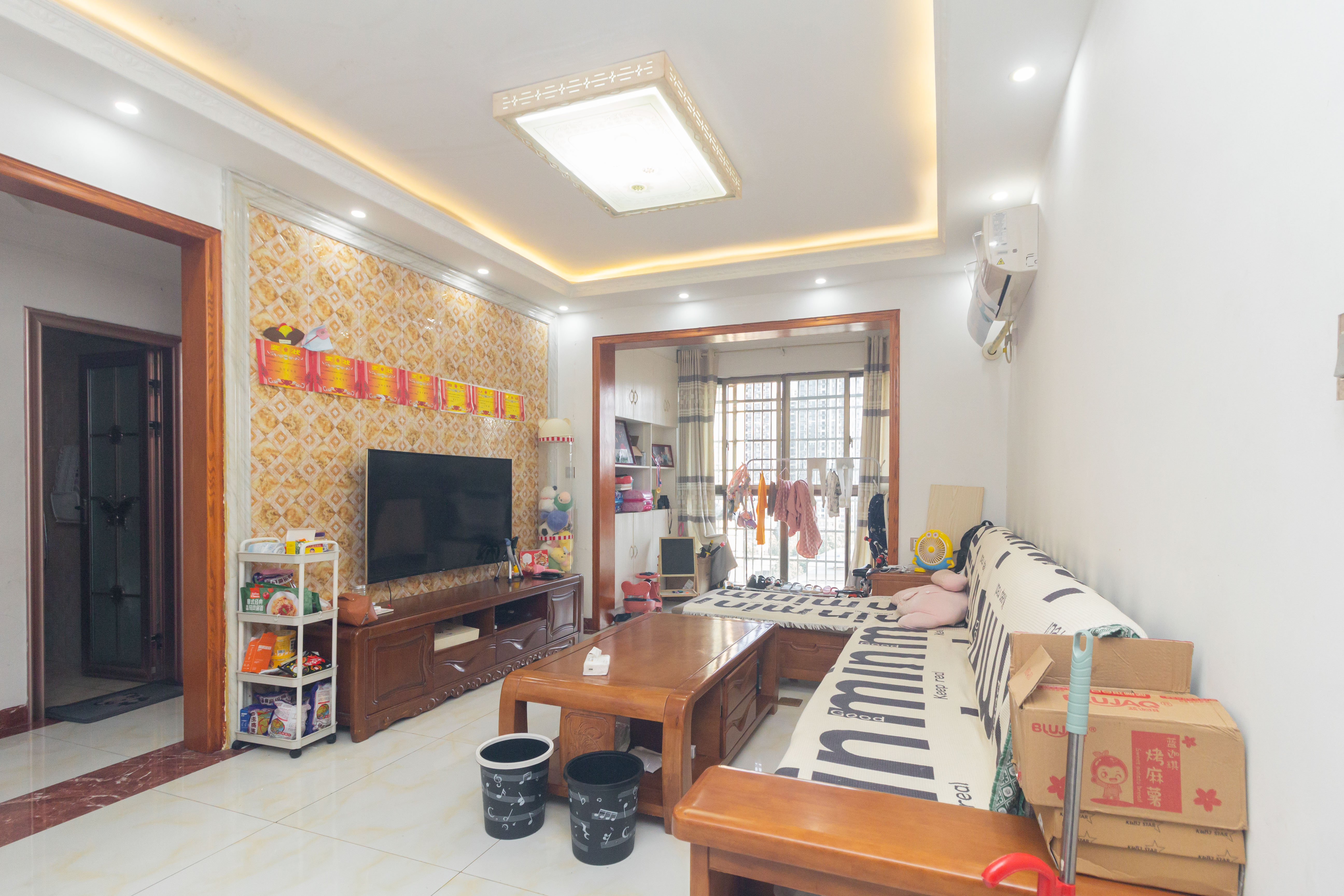 波隆城市花园 2室2厅1卫 47.8万 波隆城市花园 2室2厅1卫 47.8万客厅