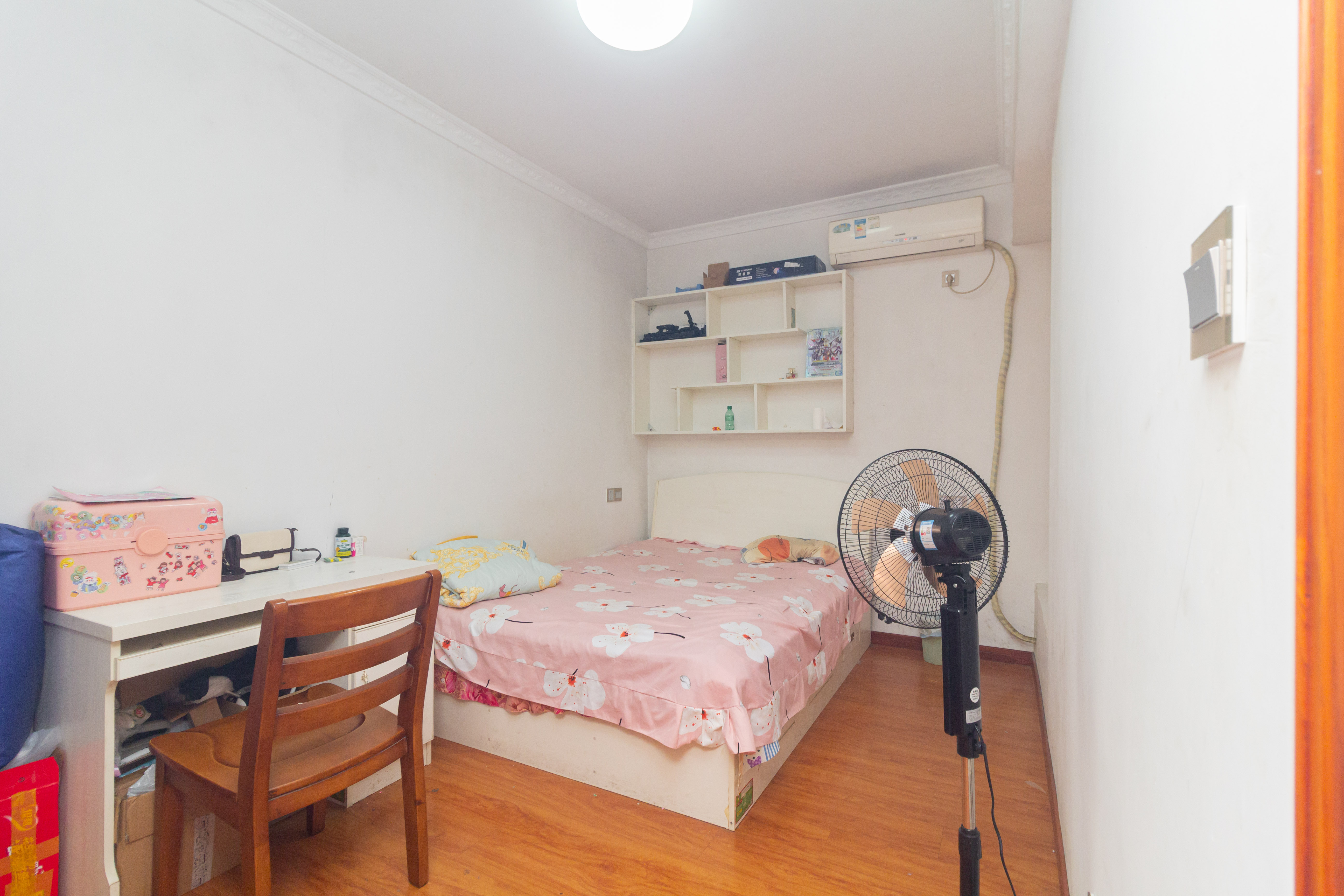 波隆城市花园 2室2厅1卫 47.8万 波隆城市花园 2室2厅1卫 47.8万卧室