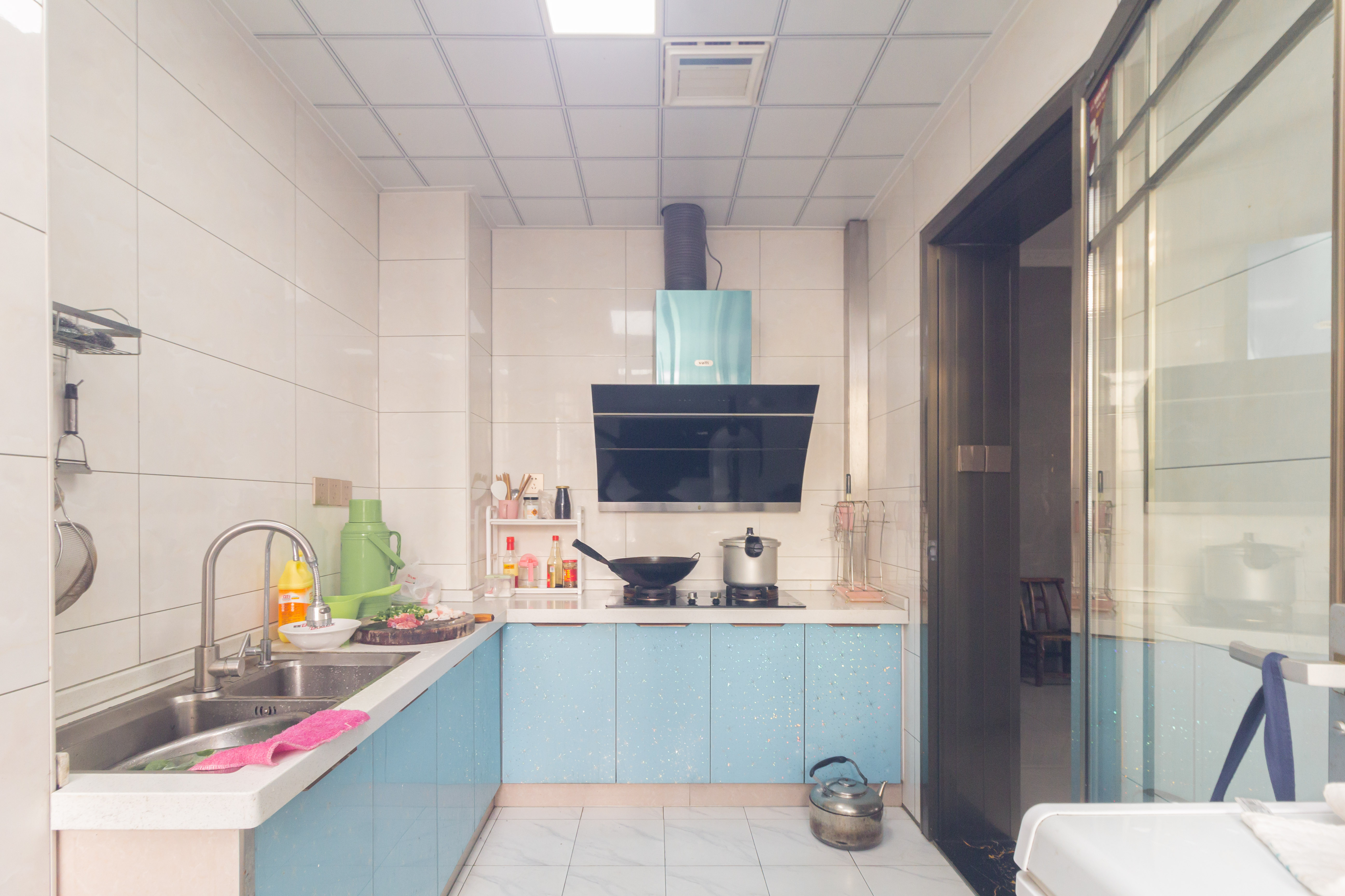 财汇新天地(财汇商务广场) 3室2厅2卫 88.8万 财汇新天地(财汇商务广场) 3室2厅2卫 88.8万厨房