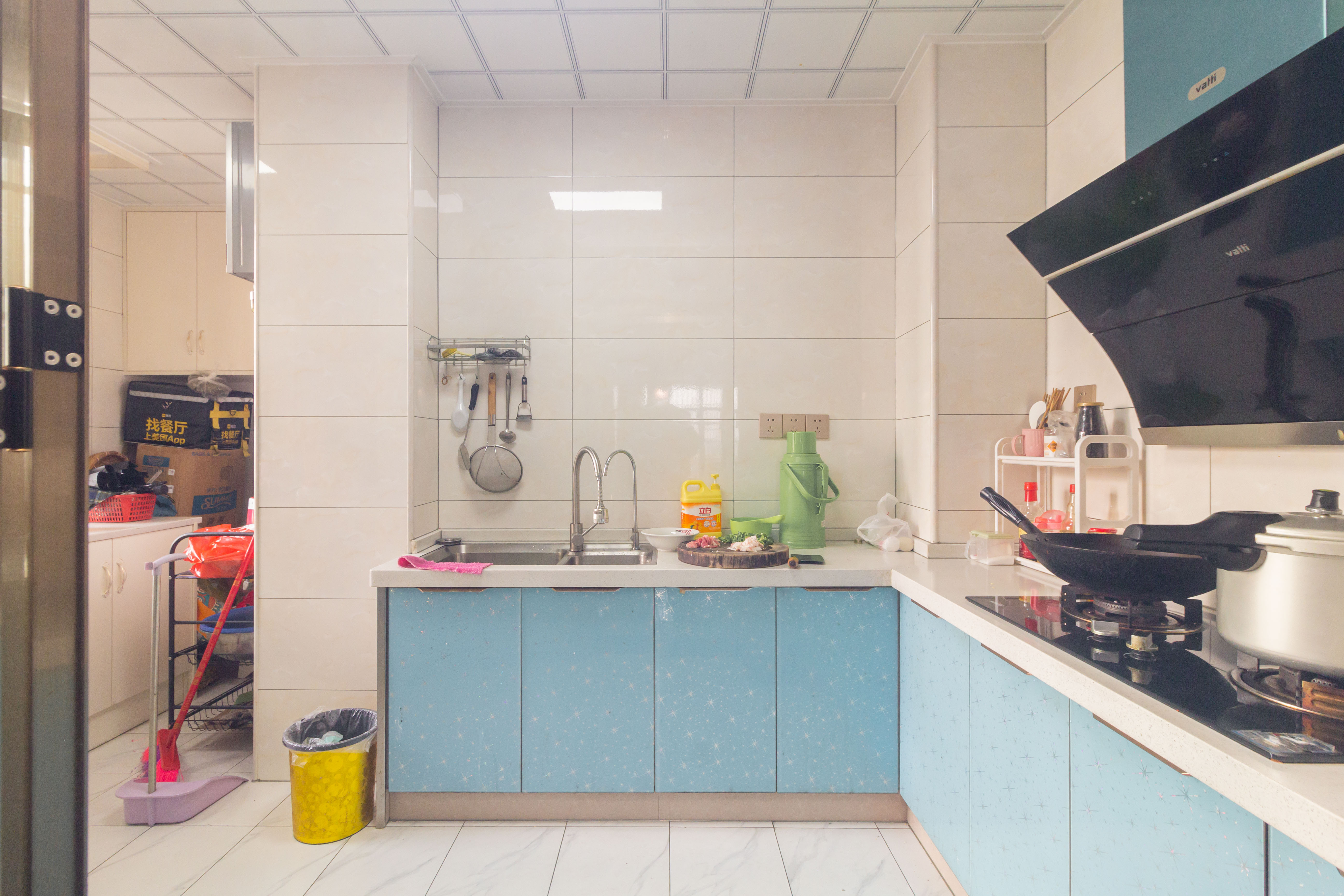 财汇新天地(财汇商务广场) 3室2厅2卫 88.8万 财汇新天地(财汇商务广场) 3室2厅2卫 88.8万厨房