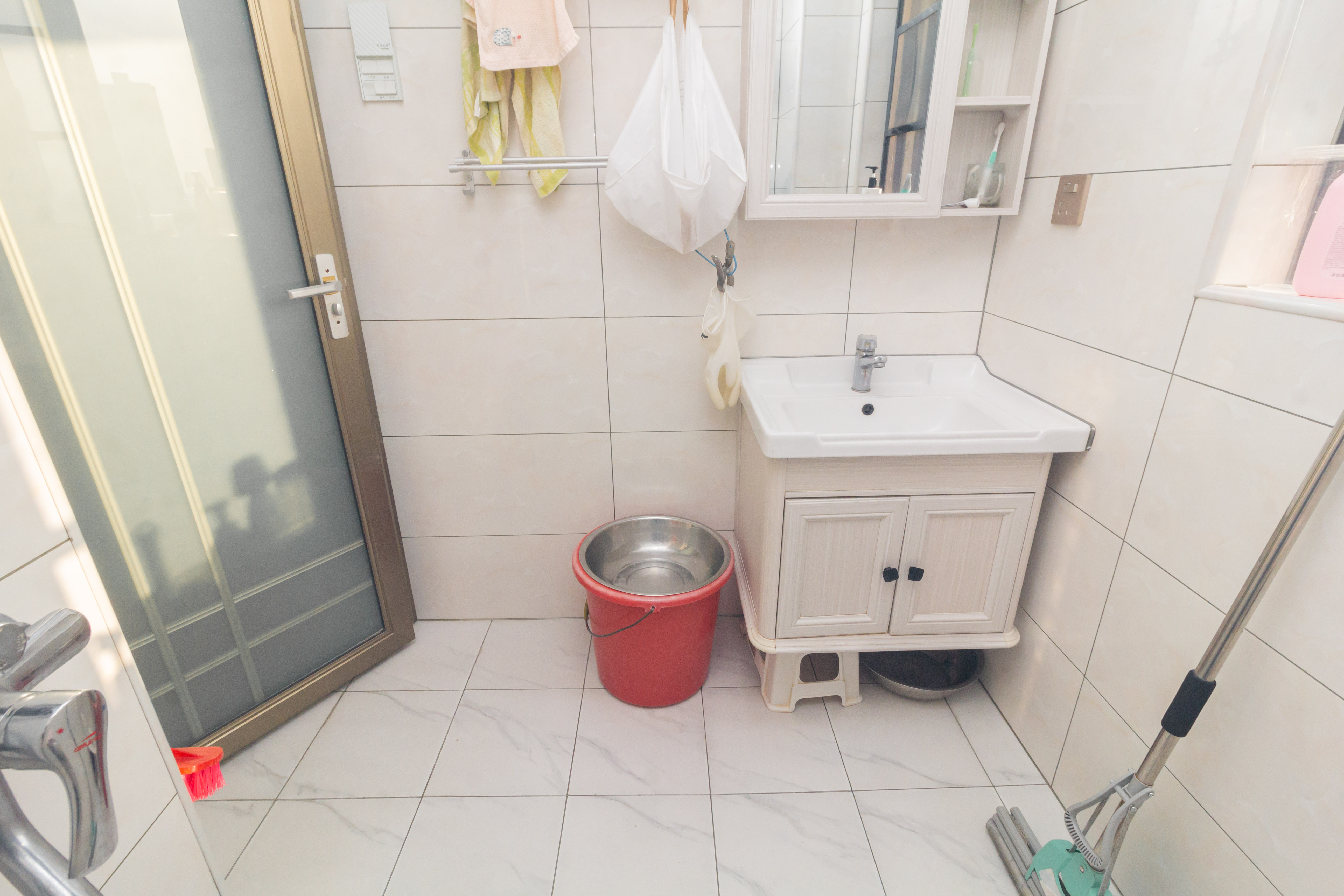 财汇新天地(财汇商务广场) 3室2厅2卫 88.8万 财汇新天地(财汇商务广场) 3室2厅2卫 88.8万卫生间