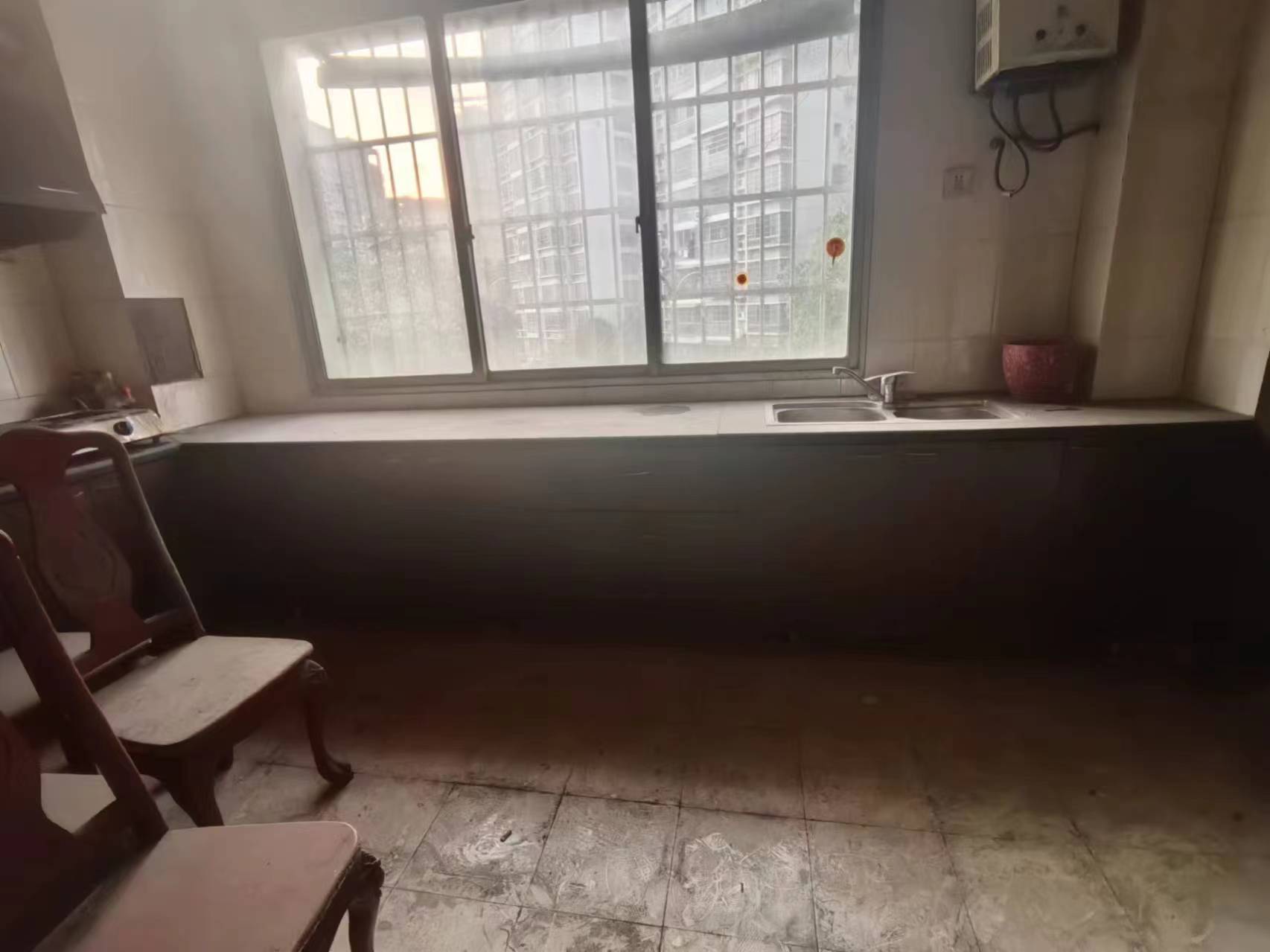 东方花园 3室2厅2卫 49.8万 东方花园 3室2厅2卫 49.8万室内图