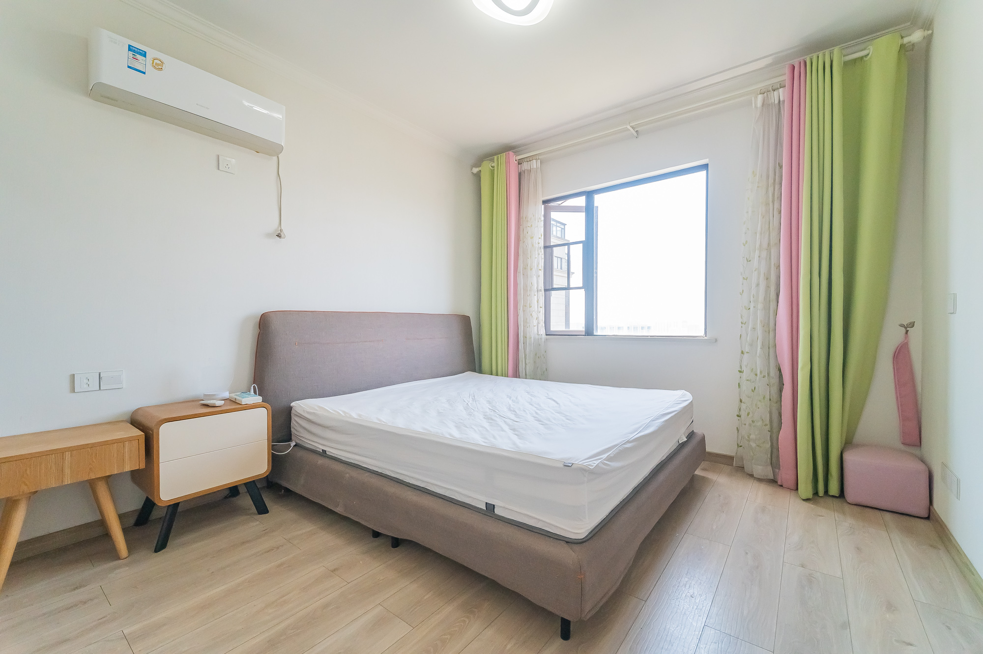 星湖湾一期高层  2室2厅1卫    90.0万 星湖湾一期高层  2室2厅1卫    90.0万卧室