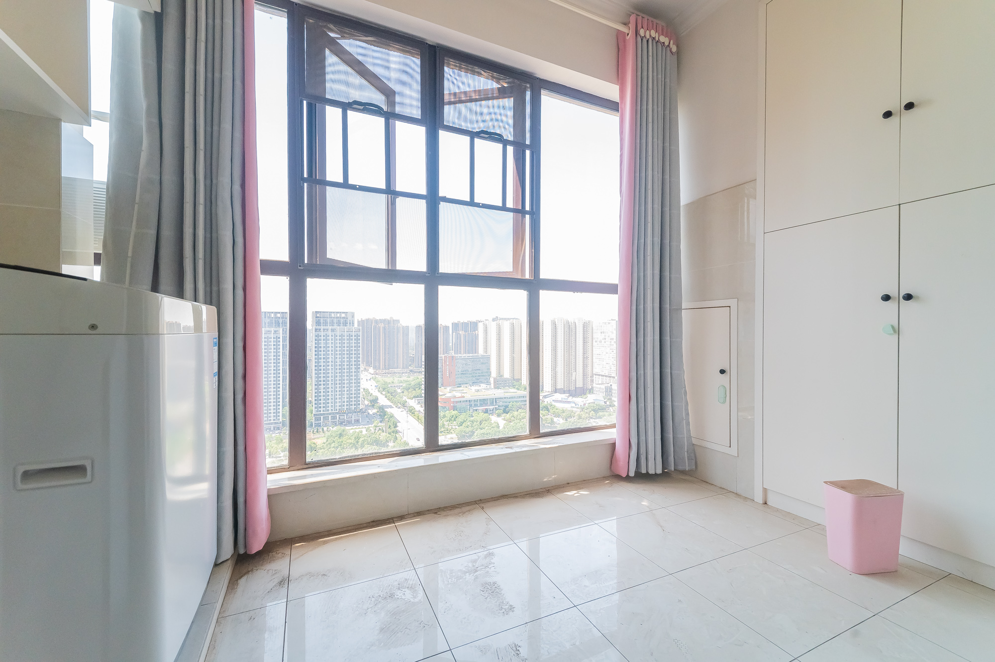 星湖湾一期高层  2室2厅1卫    90.0万 星湖湾一期高层  2室2厅1卫    90.0万阳台