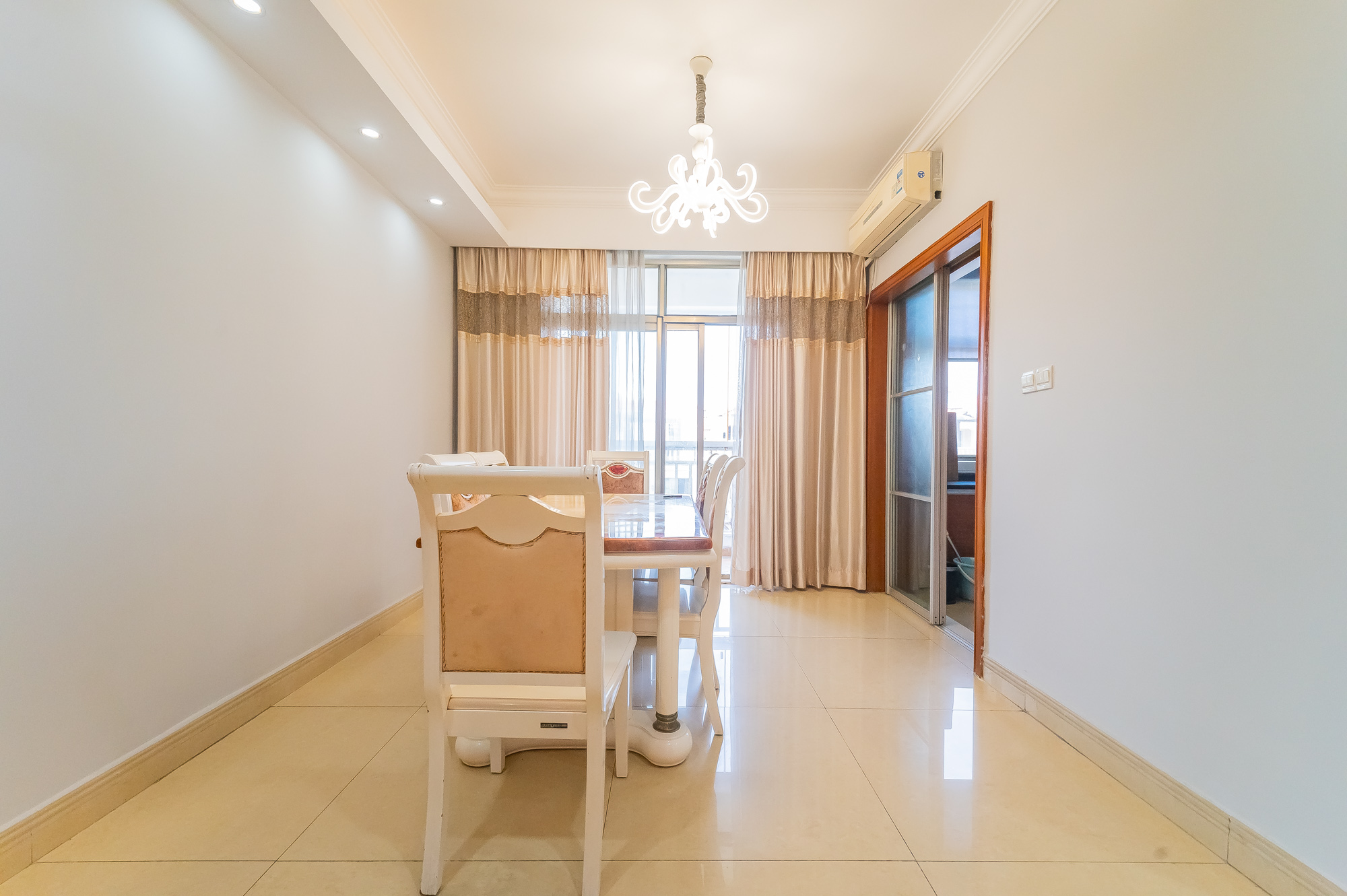 碧桂园威尼斯城 4室2厅2卫 89.8万 碧桂园威尼斯城 4室2厅2卫 89.8万客厅