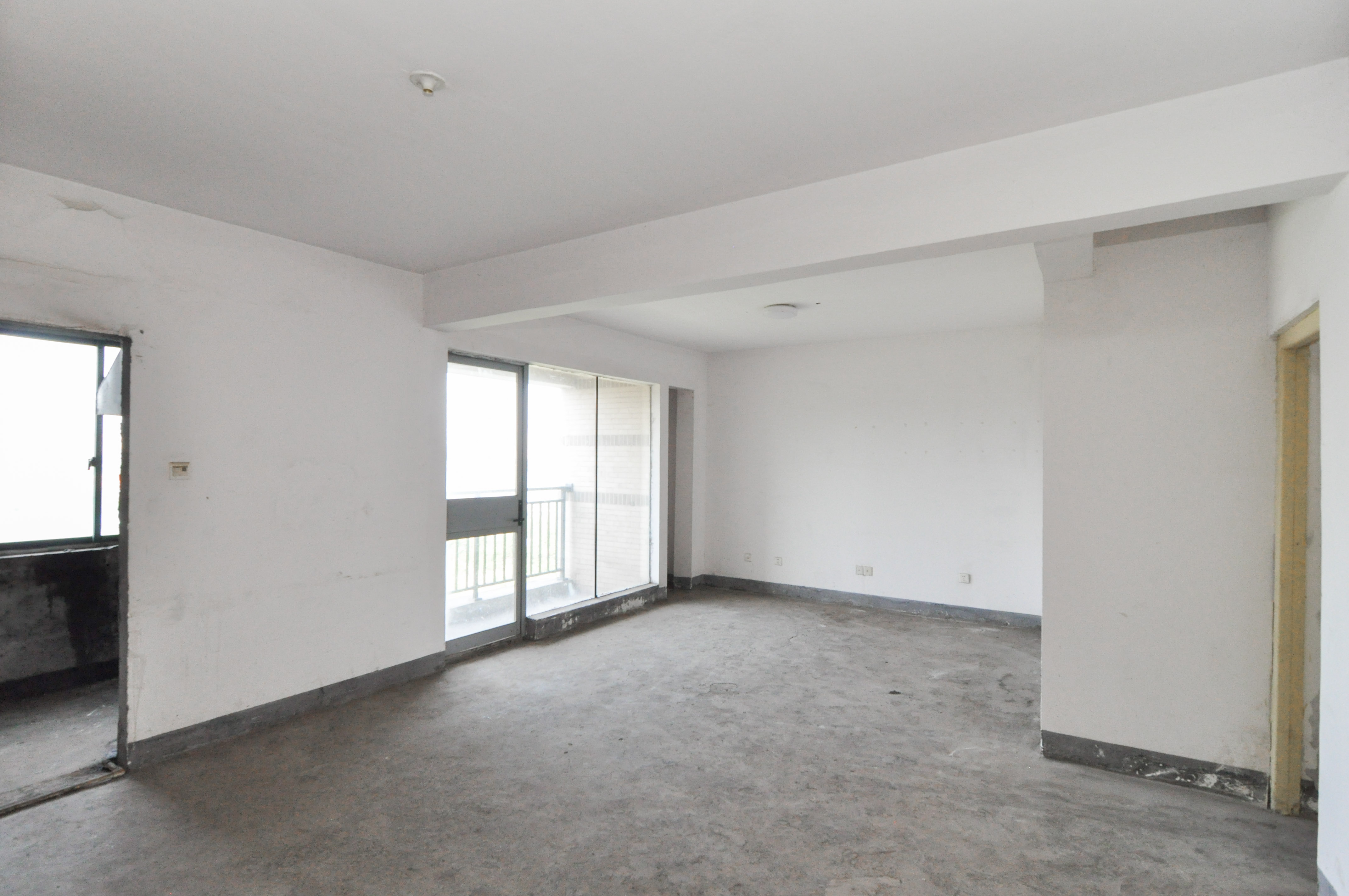 共和世家 2室2厅2卫 105.0万 共和世家 2室2厅2卫 105.0万客厅