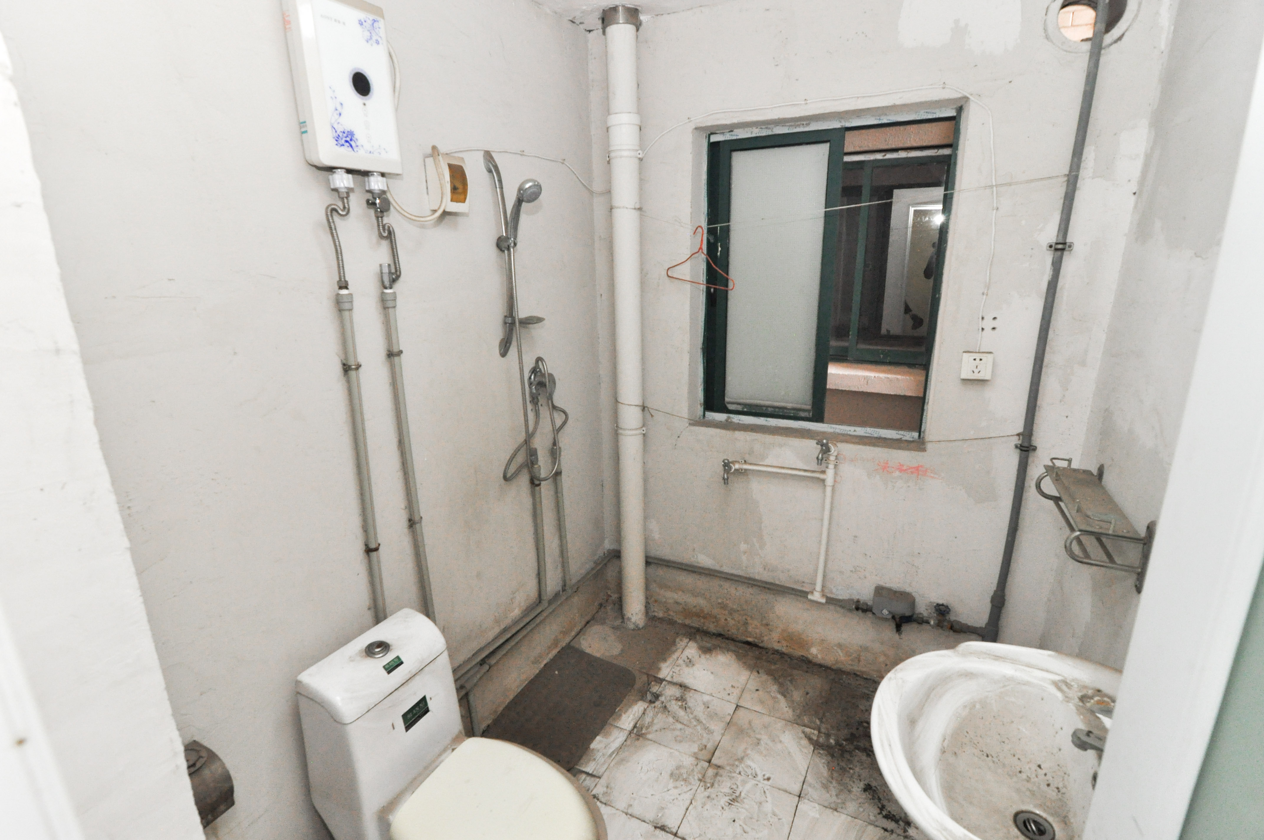 共和世家 2室2厅2卫 105.0万 共和世家 2室2厅2卫 105.0万卫生间