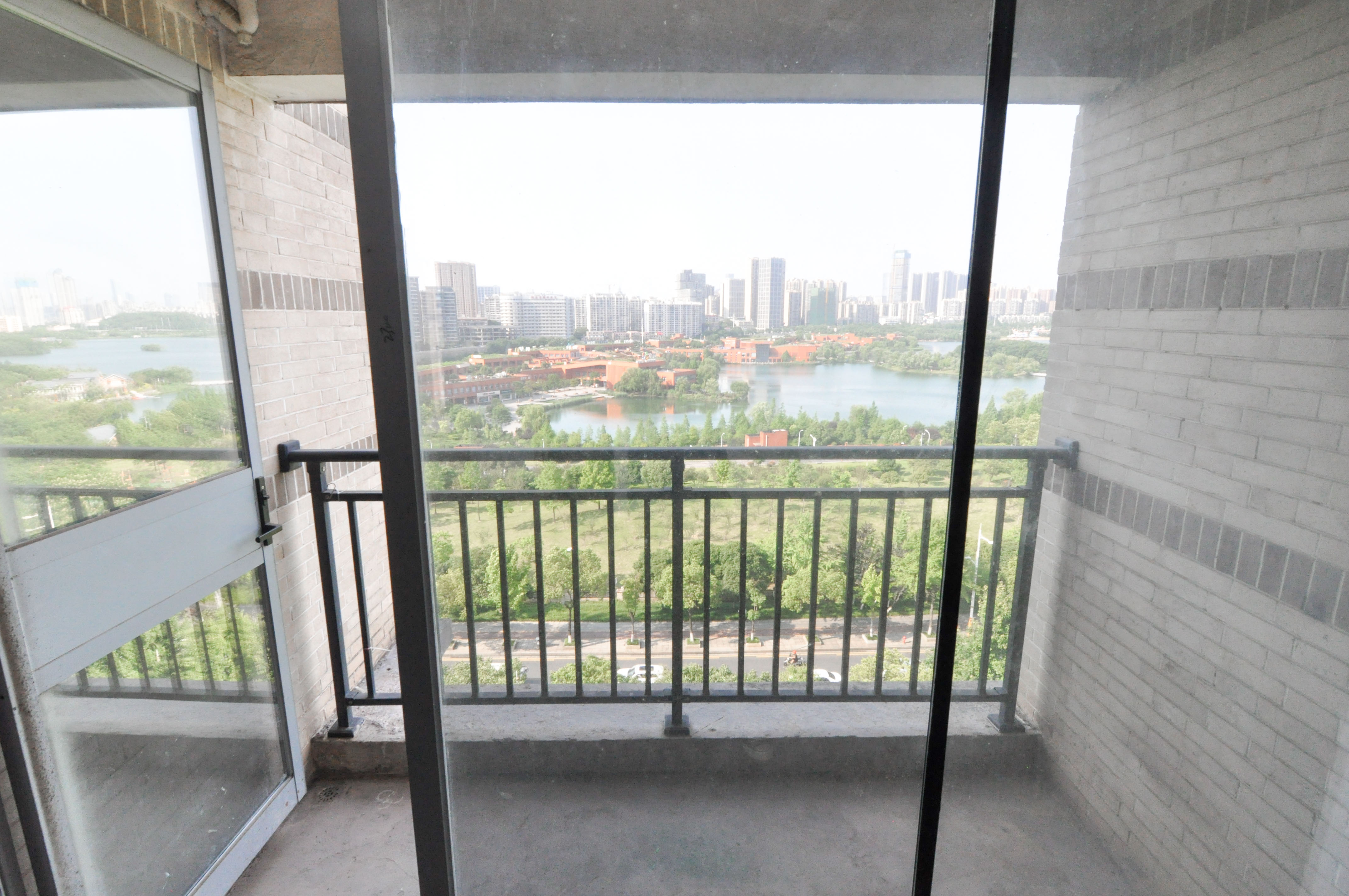 共和世家 2室2厅2卫 105.0万 共和世家 2室2厅2卫 105.0万卧室