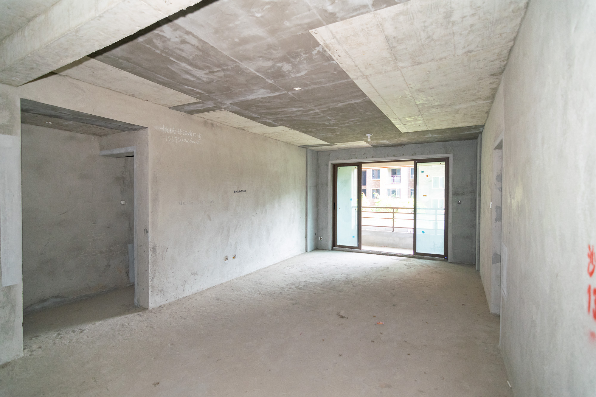 大汉汉园  5室2厅2卫    96.0万 大汉汉园  5室2厅2卫    96.0万客厅