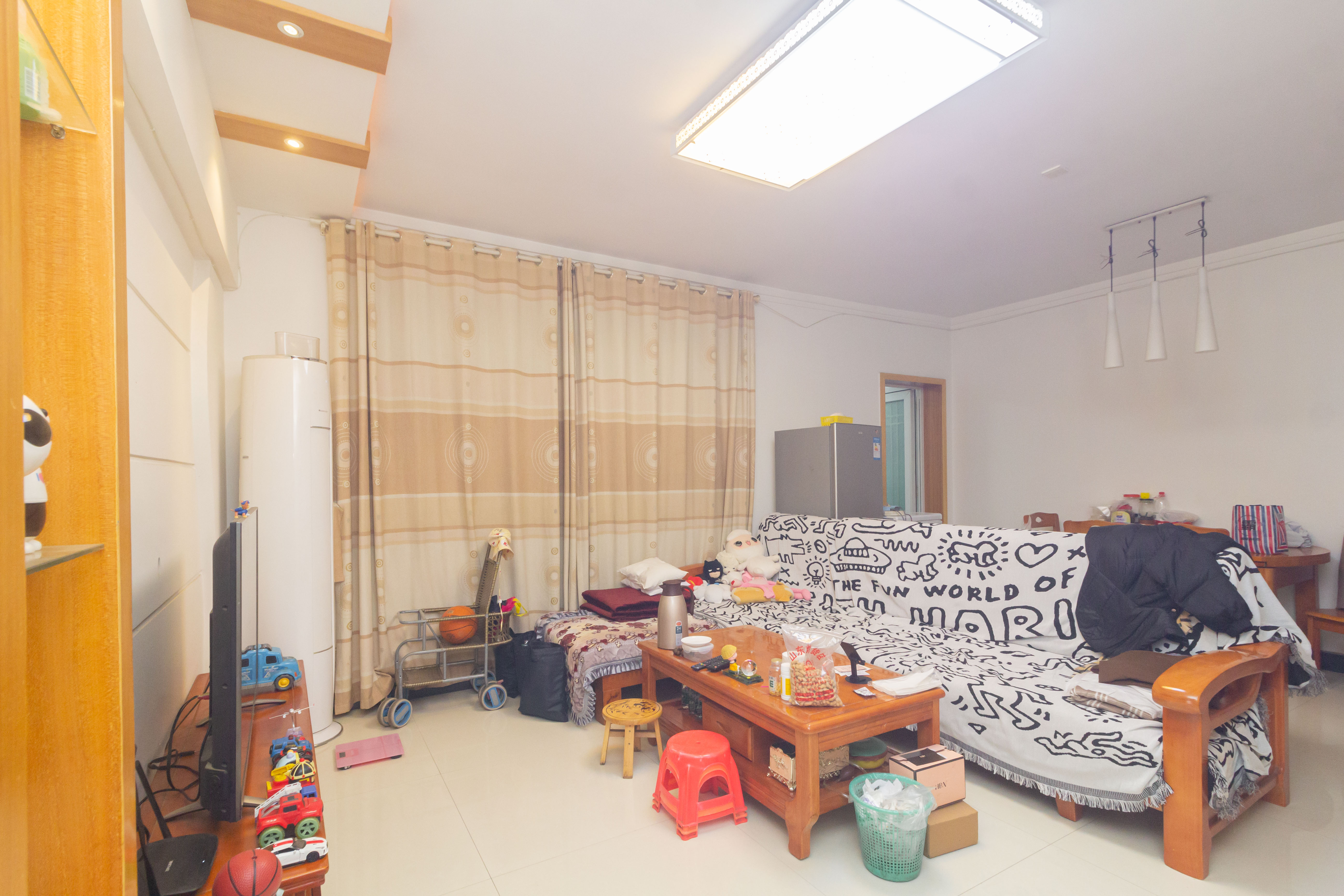 圣力华苑  3室2厅1卫   50.00万客厅