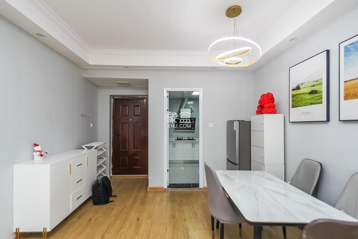 荣盛花语书苑  3室2厅1卫    82.0万 荣盛花语书苑  3室2厅1卫    82.0万客厅