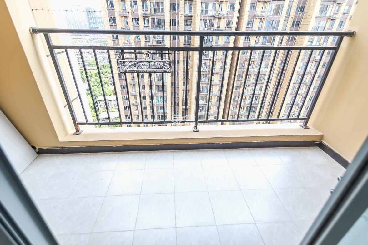 荣盛花语书苑  3室2厅1卫    82.0万 荣盛花语书苑  3室2厅1卫    82.0万其他