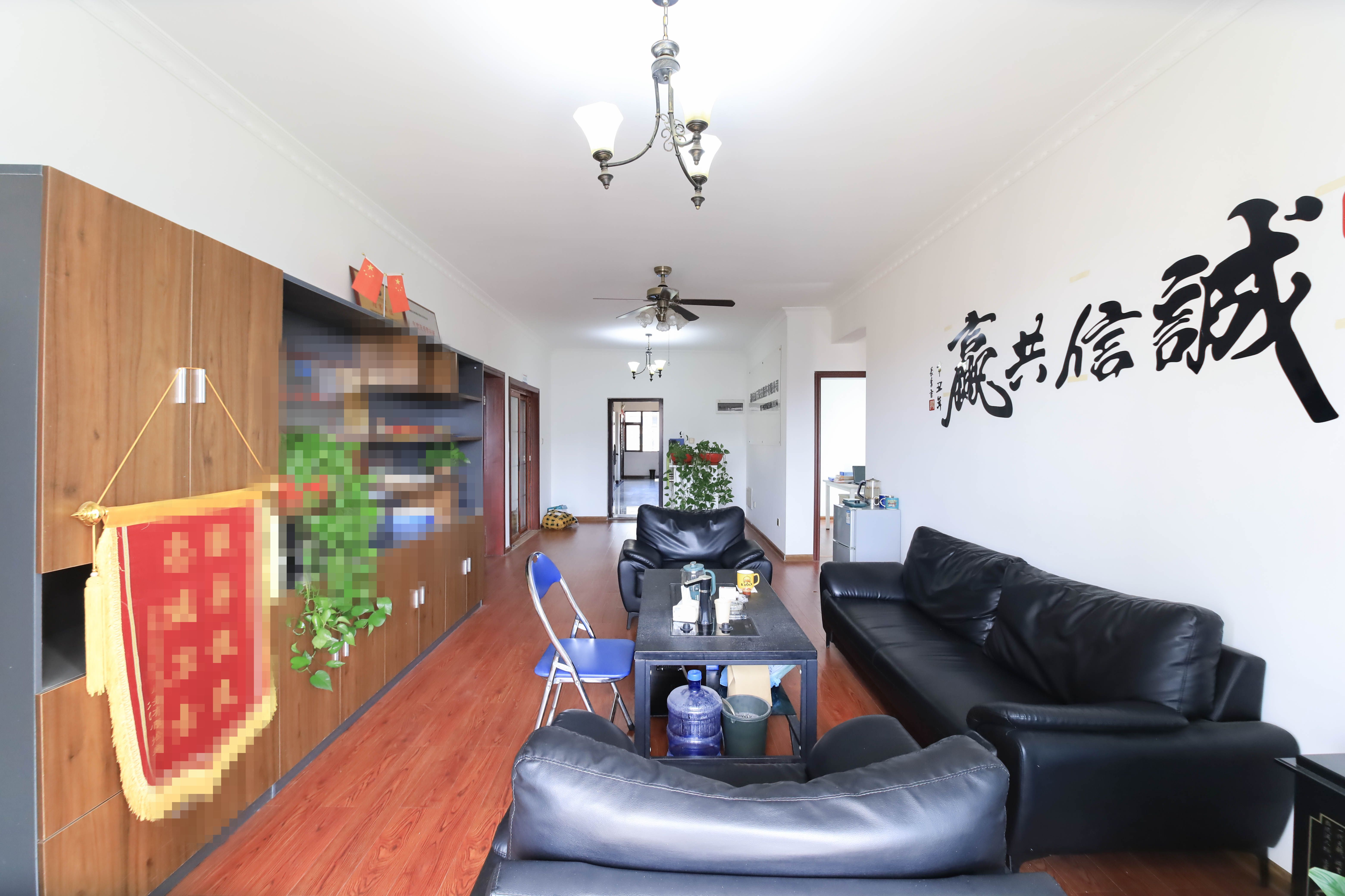 德潤(rùn)小區(qū)（豐升德潤(rùn)小區(qū)）  3室2廳2衛(wèi)    135.0萬(wàn)客廳