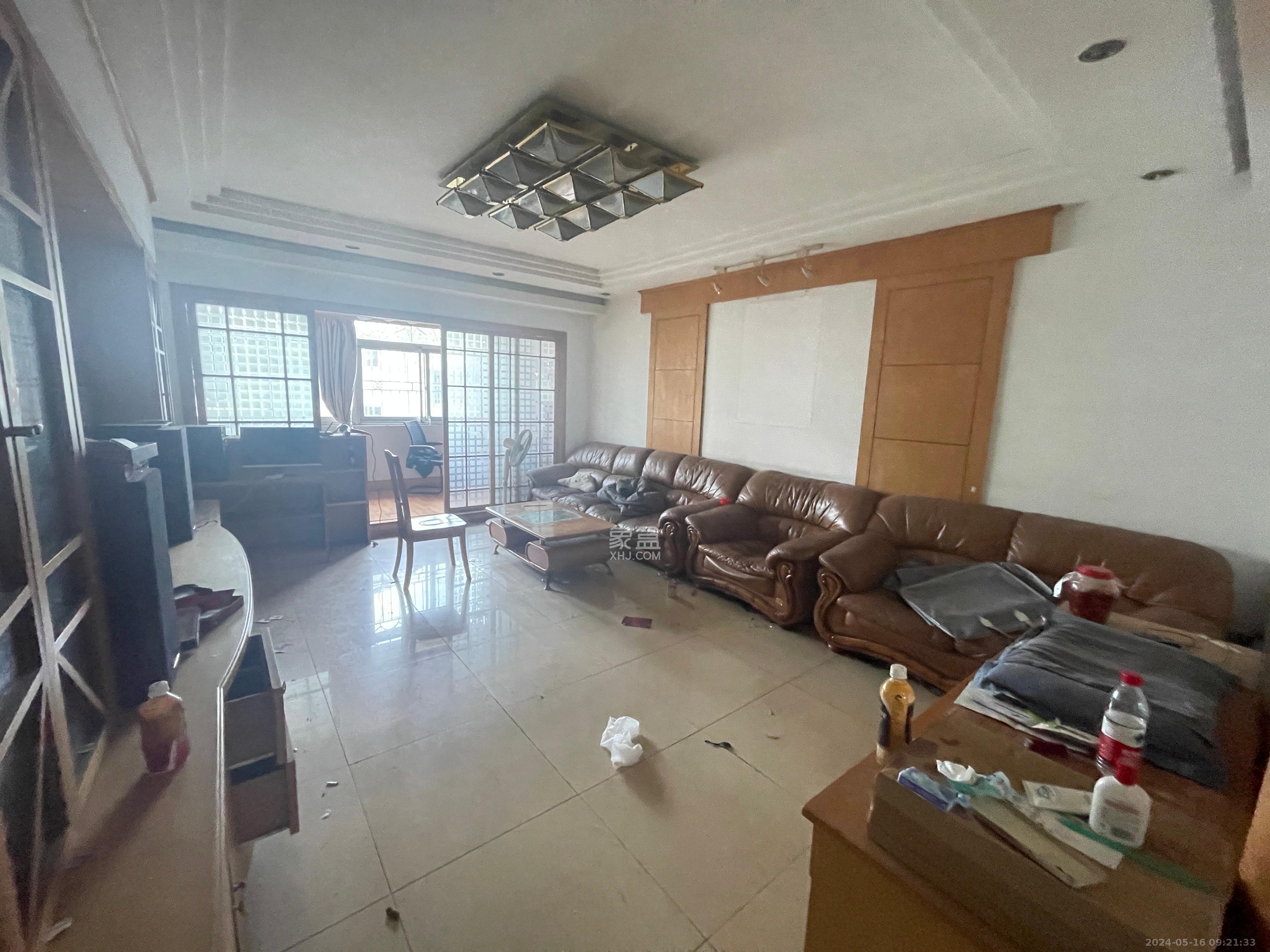 林苑小区  4室2厅2卫   2400.00元/月室内图1