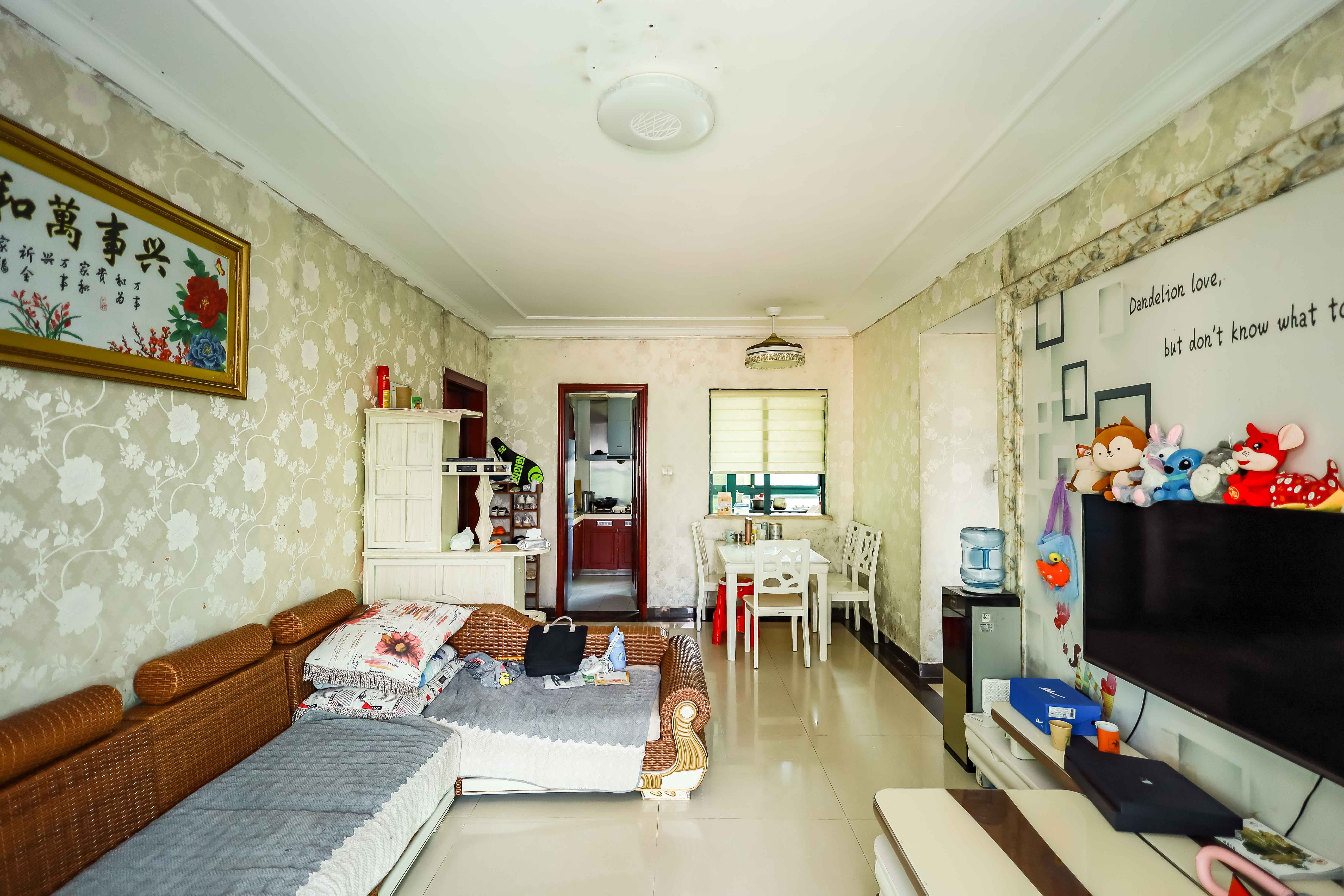 恒大华府  3室2厅1卫    138.0万客厅