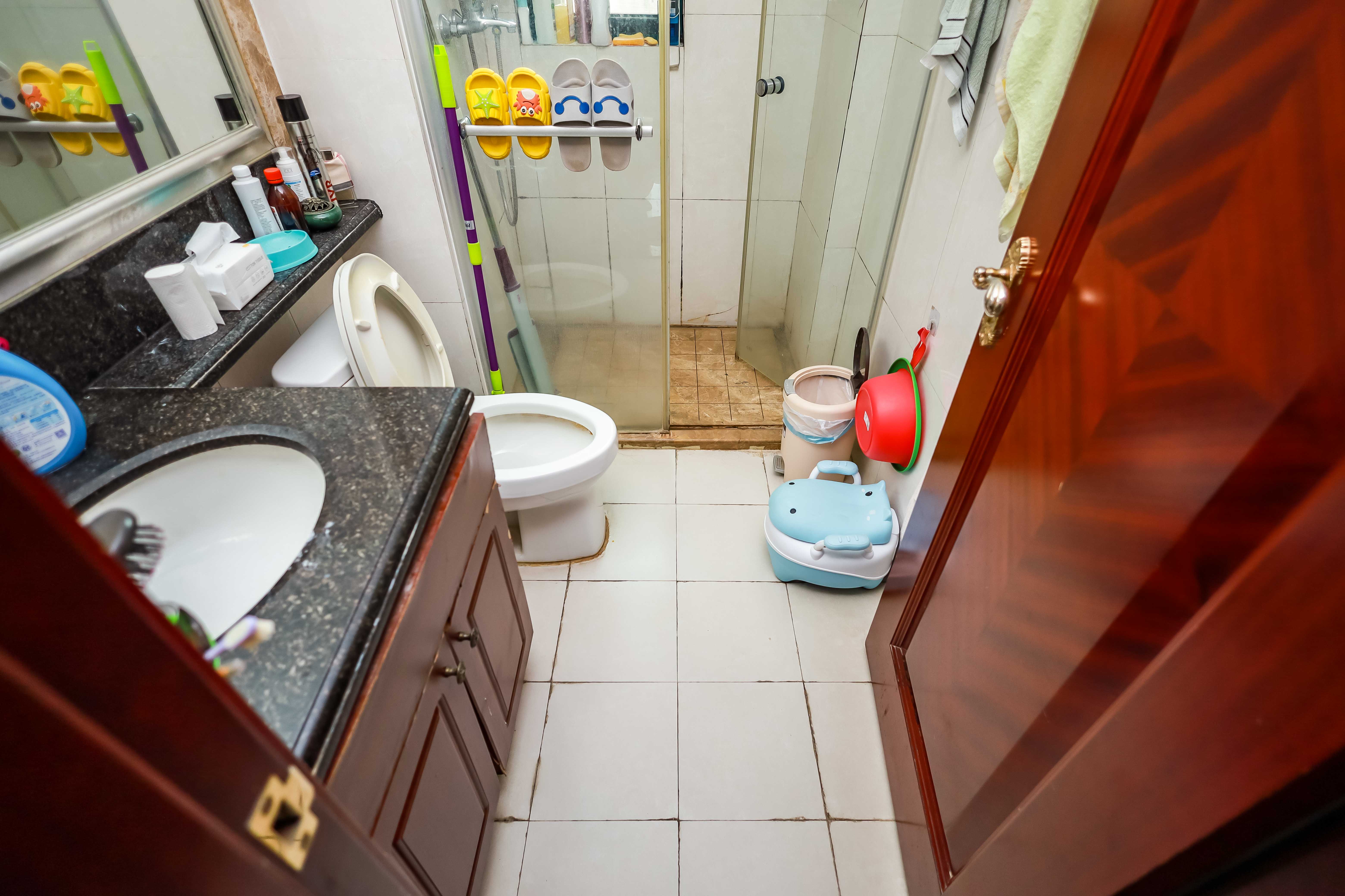 恒大华府  3室2厅1卫    138.0万卫生间