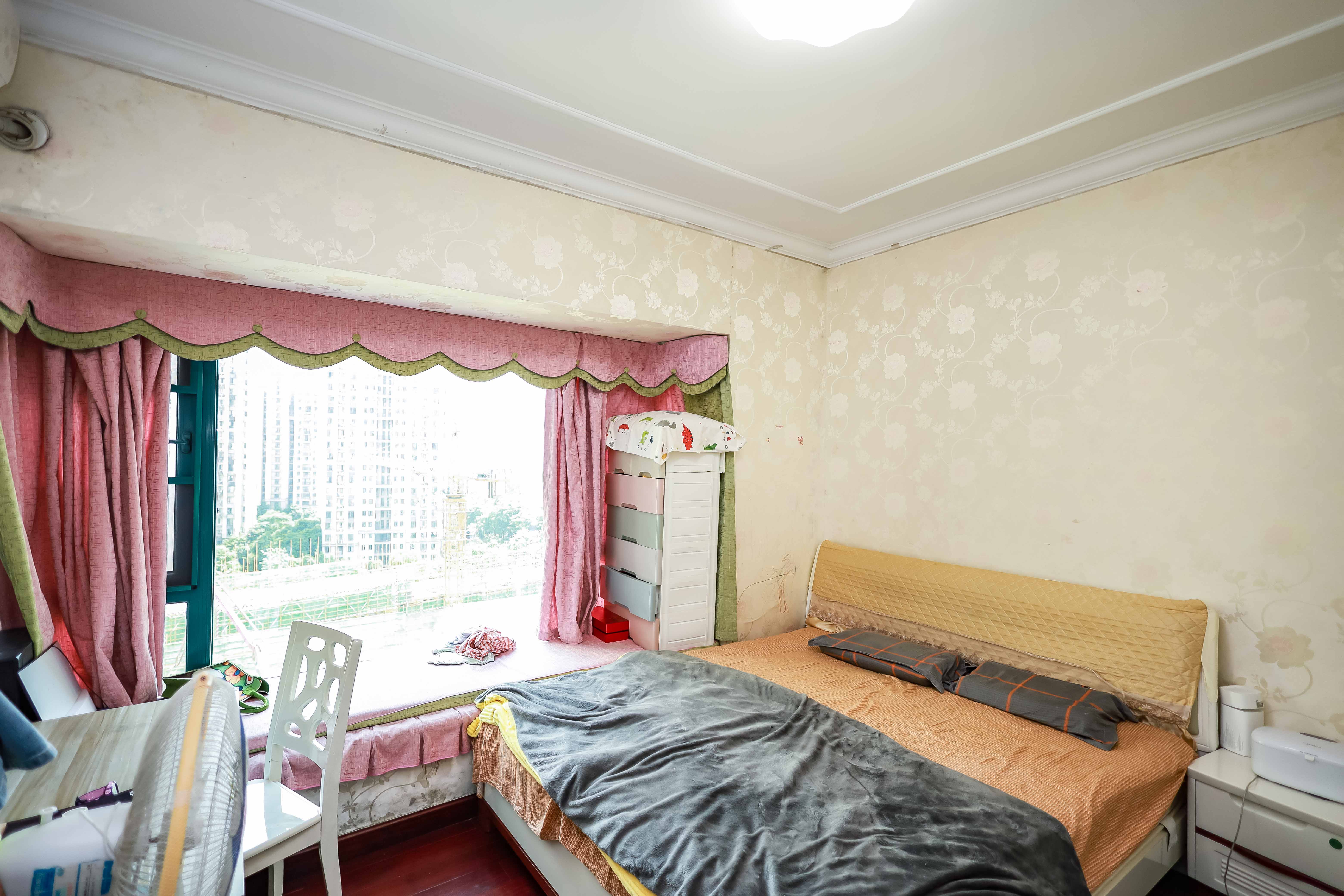 恒大华府  3室2厅1卫    138.0万卧室