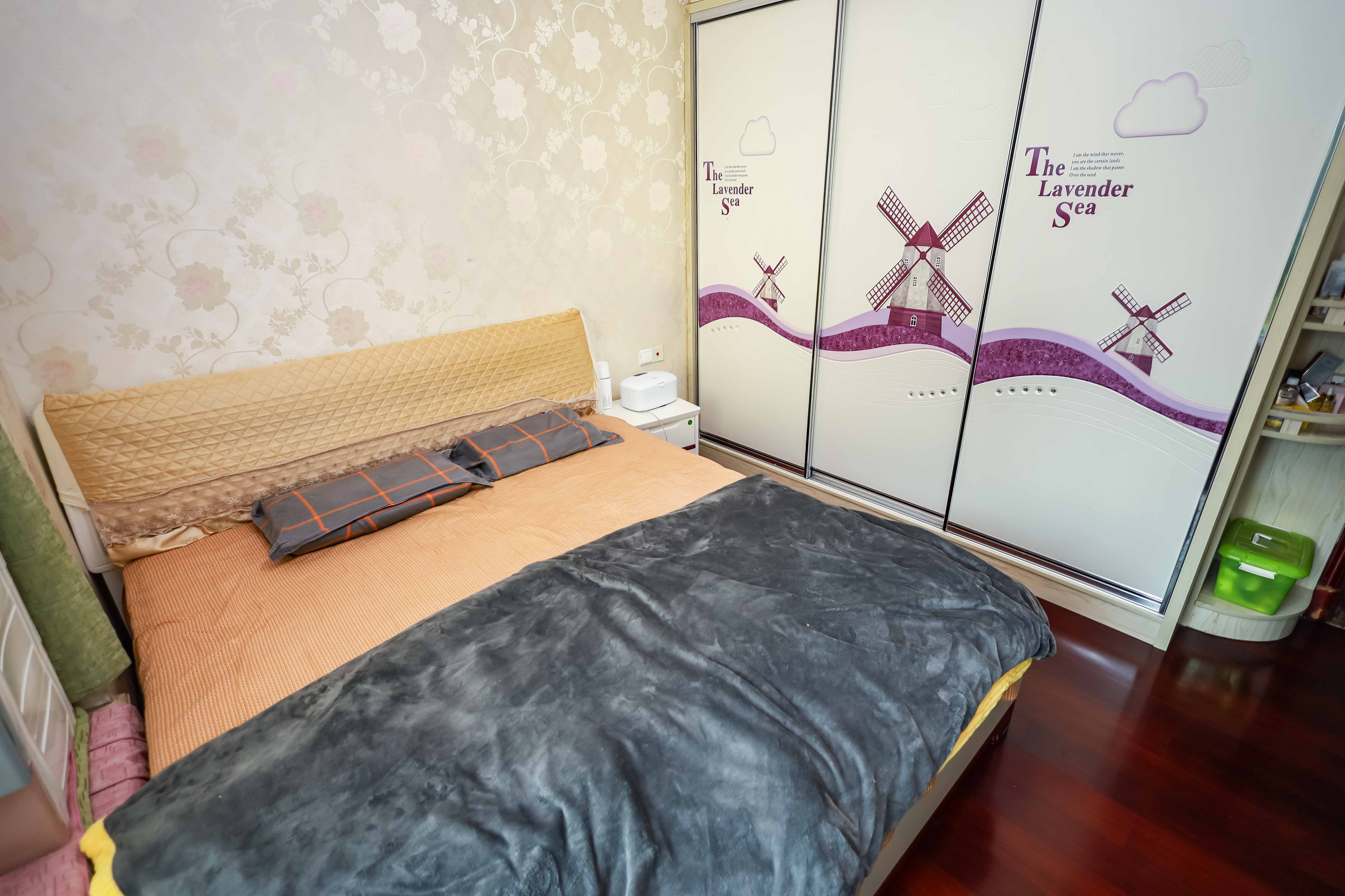 恒大华府  3室2厅1卫    138.0万卧室