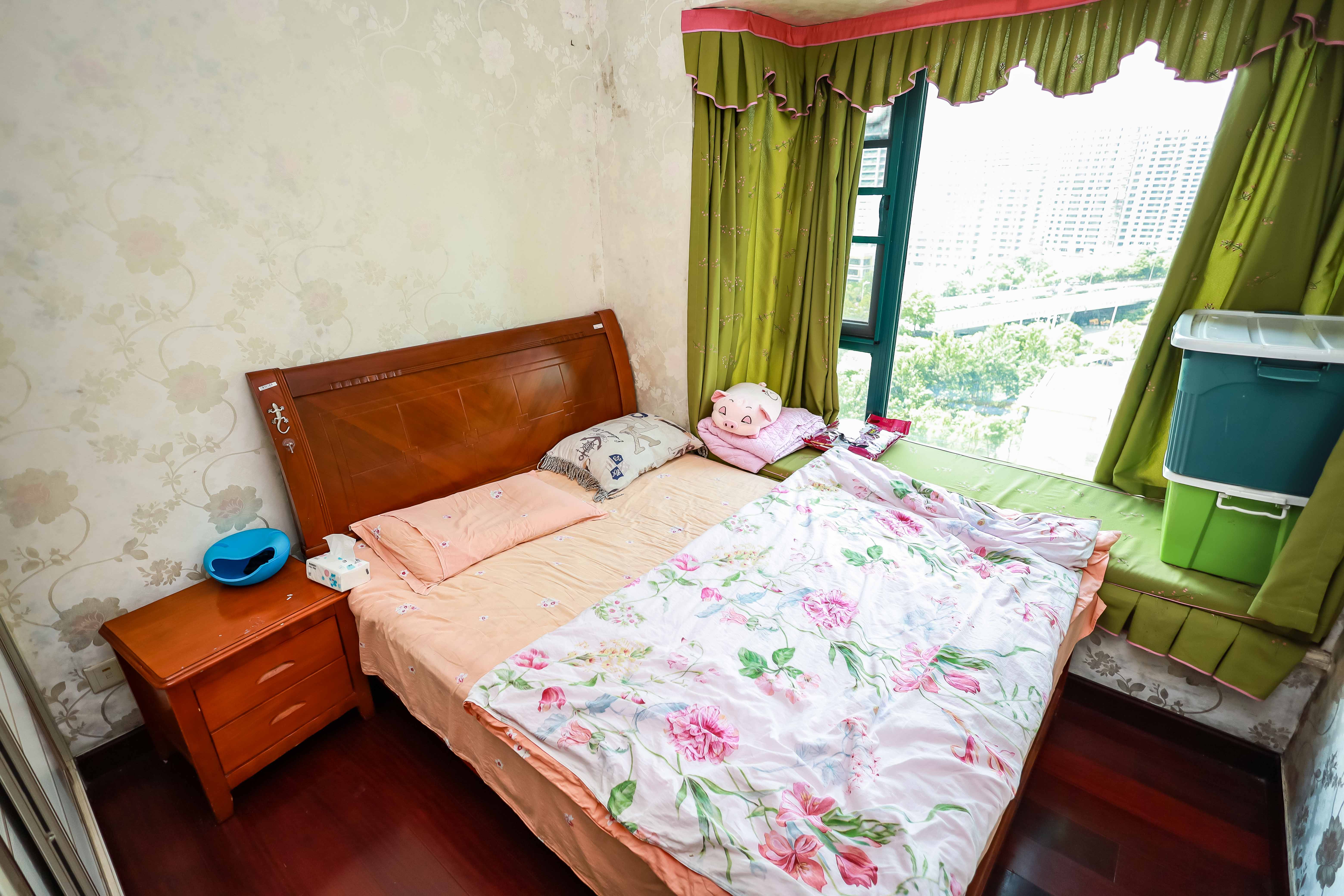 恒大华府  3室2厅1卫    138.0万卧室