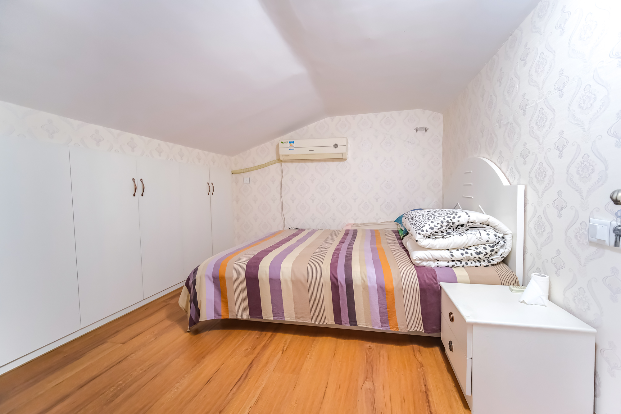 郡原居里 3室2厅1卫 68.0万 郡原居里 3室2厅1卫 68.0万卧室