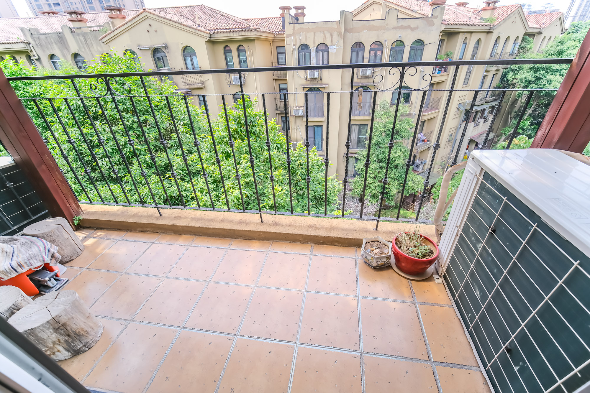 郡原居里 3室2厅1卫 68.0万 郡原居里 3室2厅1卫 68.0万阳台