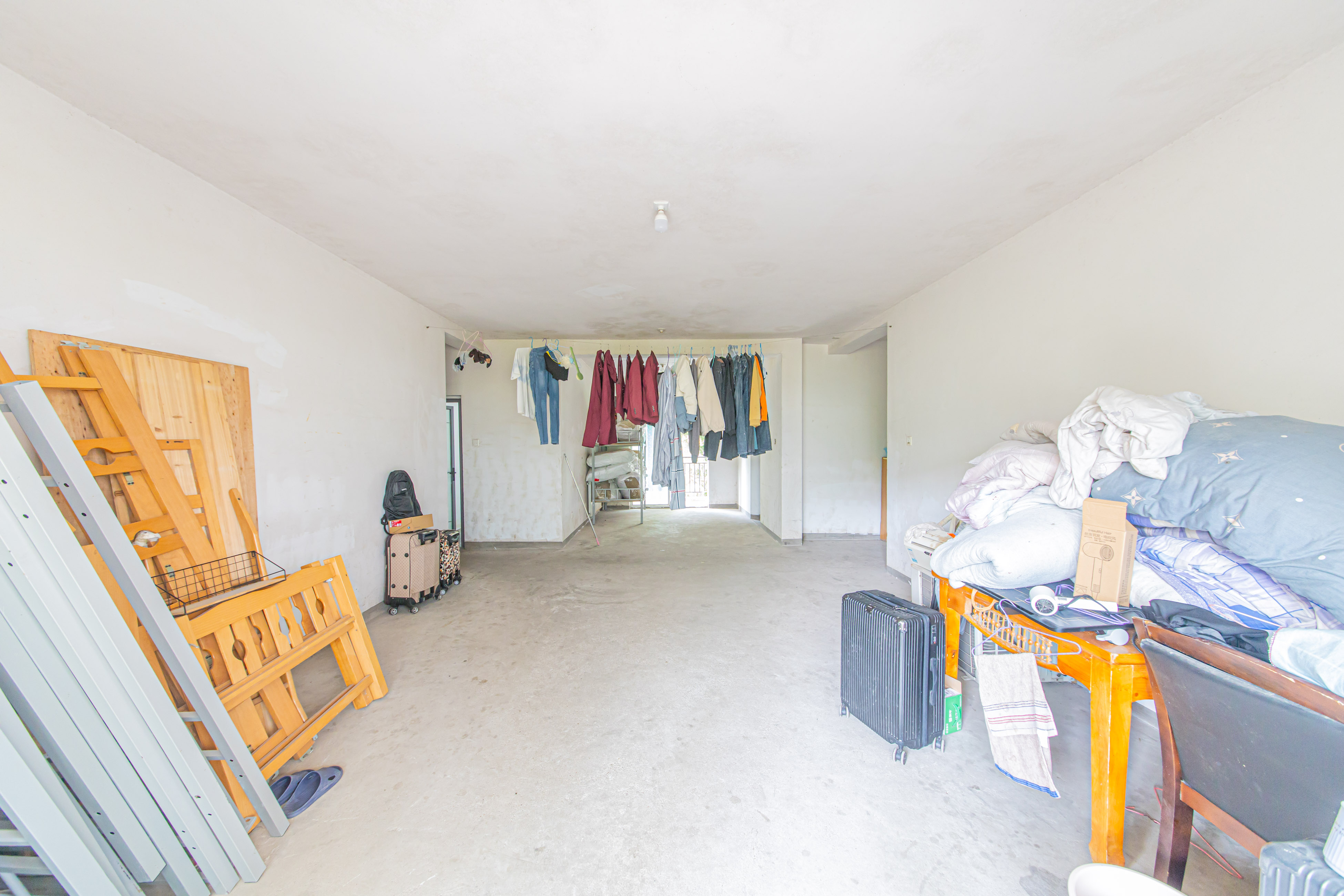 九峰小区(一二三四区) 4室2厅2卫 248.0万 九峰小区(一二三四区) 4室2厅2卫 248.0万客厅