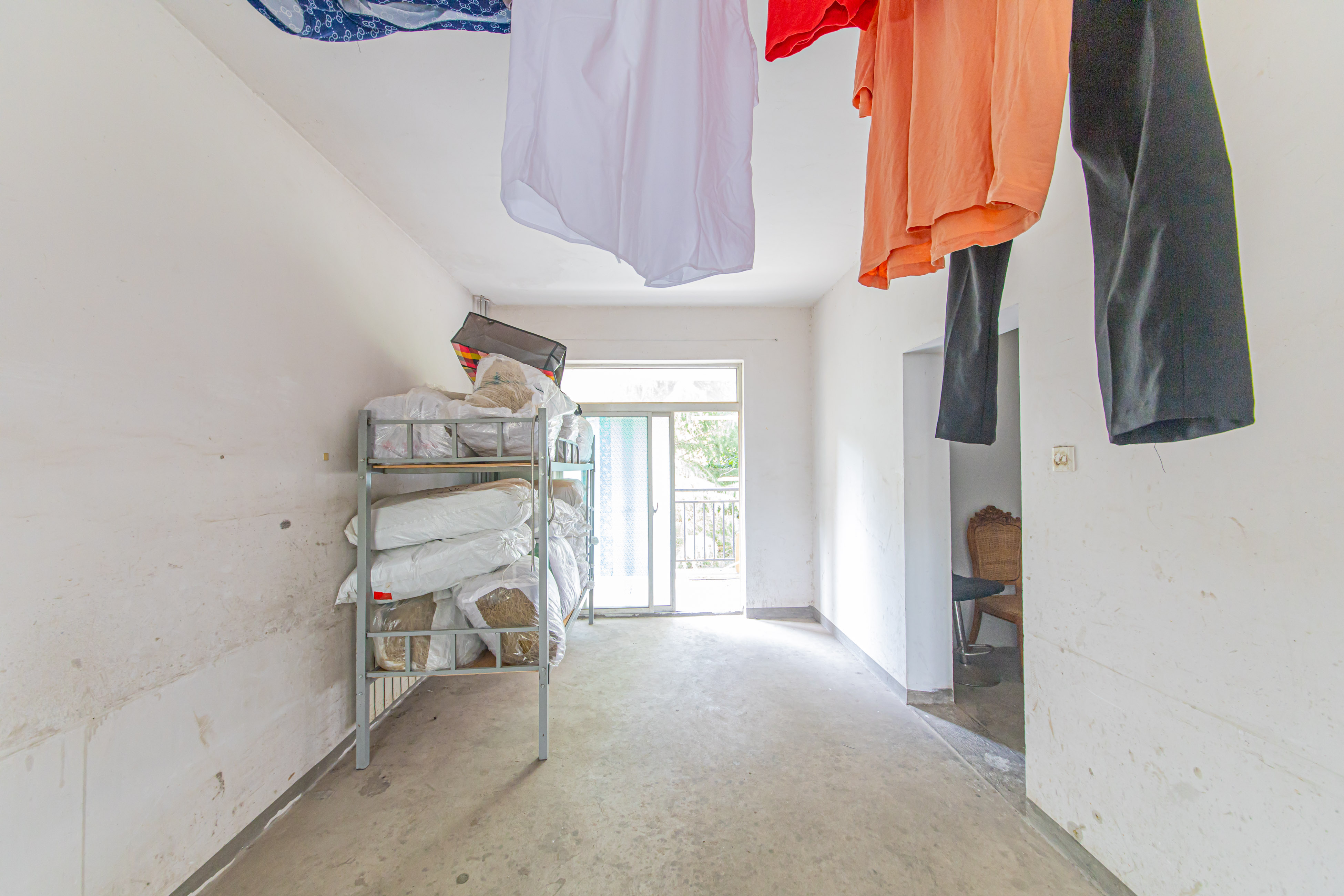 九峰小区(一二三四区) 4室2厅2卫 248.0万 九峰小区(一二三四区) 4室2厅2卫 248.0万客厅