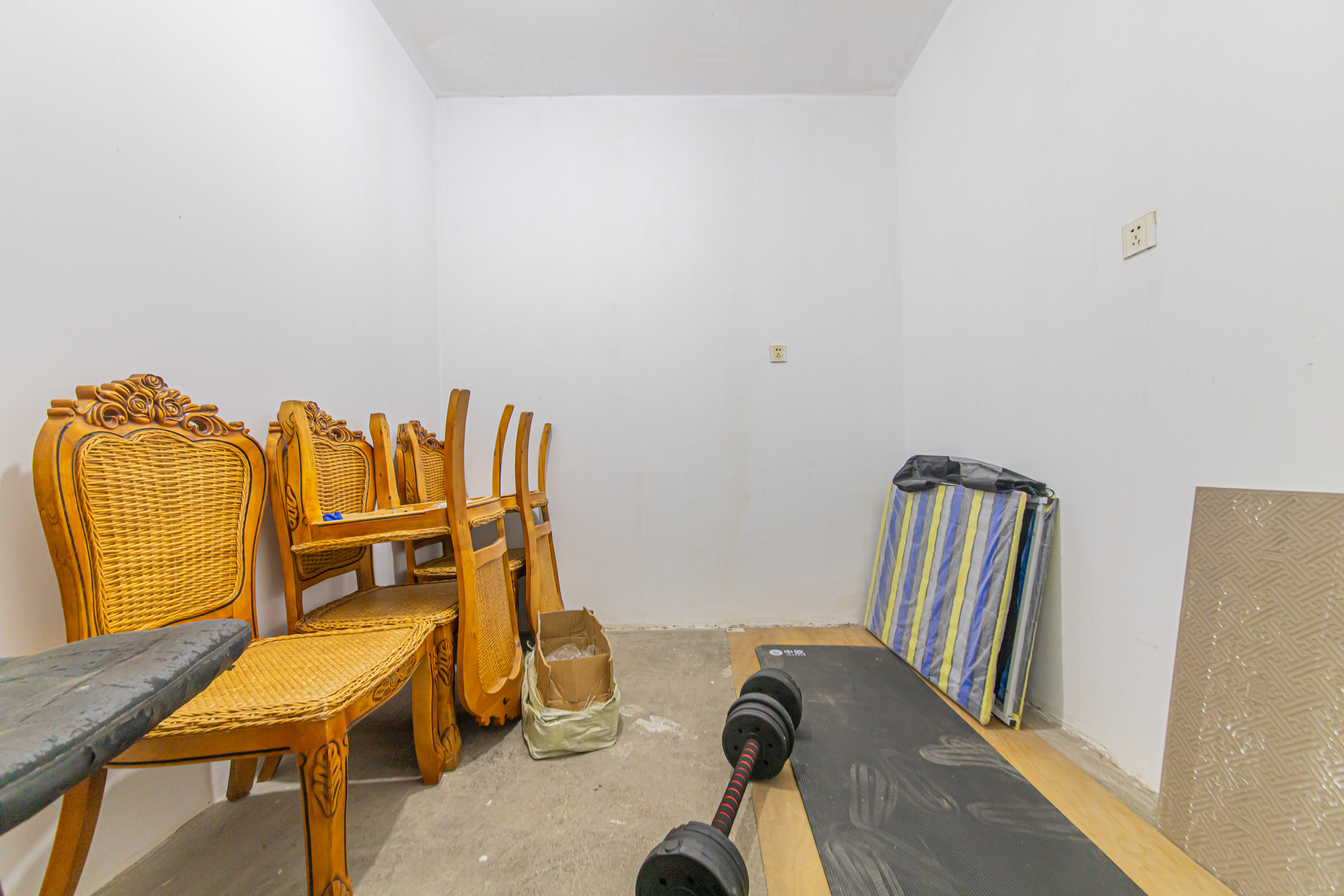 九峰小区(一二三四区) 4室2厅2卫 248.0万 九峰小区(一二三四区) 4室2厅2卫 248.0万其他