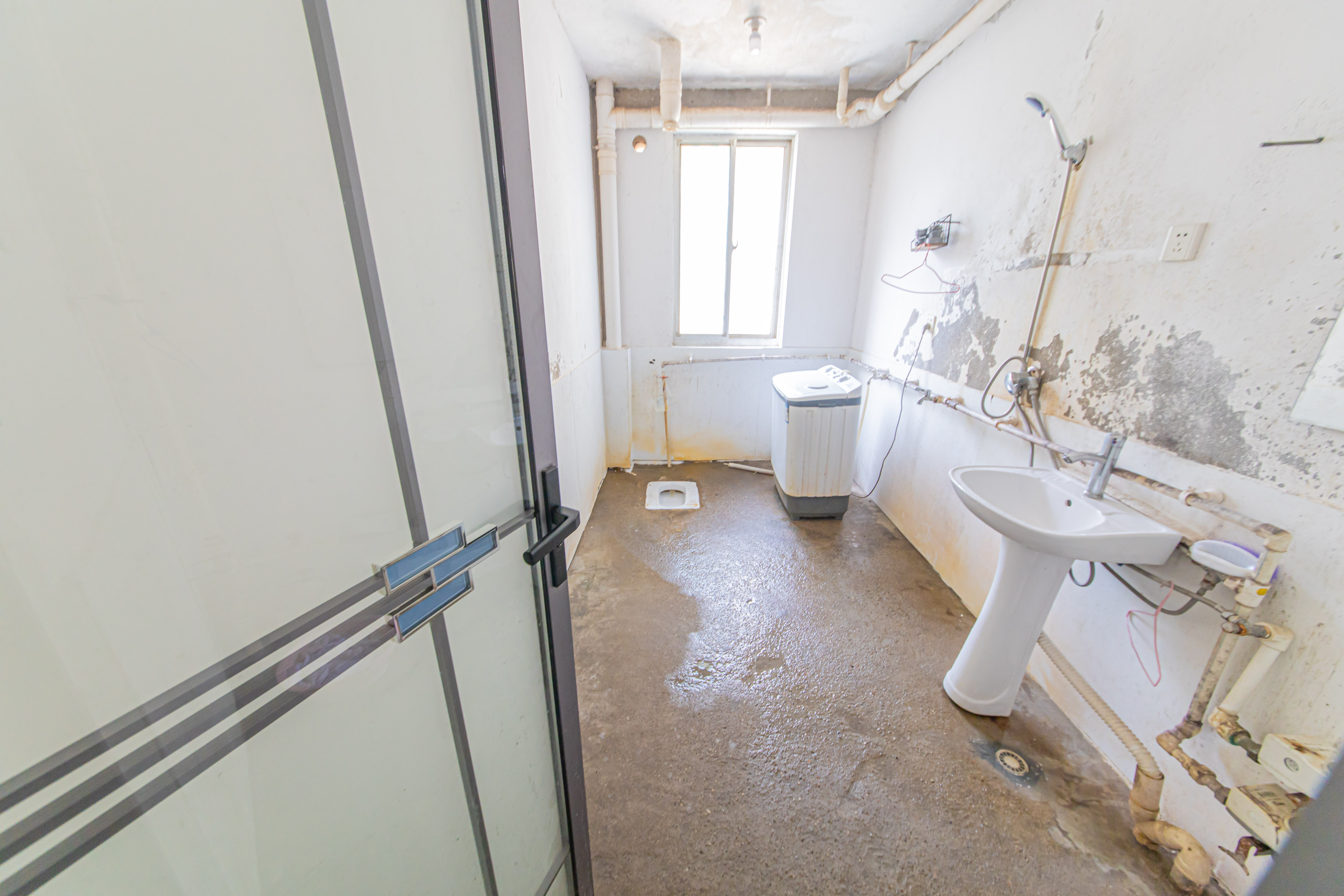 九峰小区(一二三四区) 4室2厅2卫 248.0万 九峰小区(一二三四区) 4室2厅2卫 248.0万卫生间