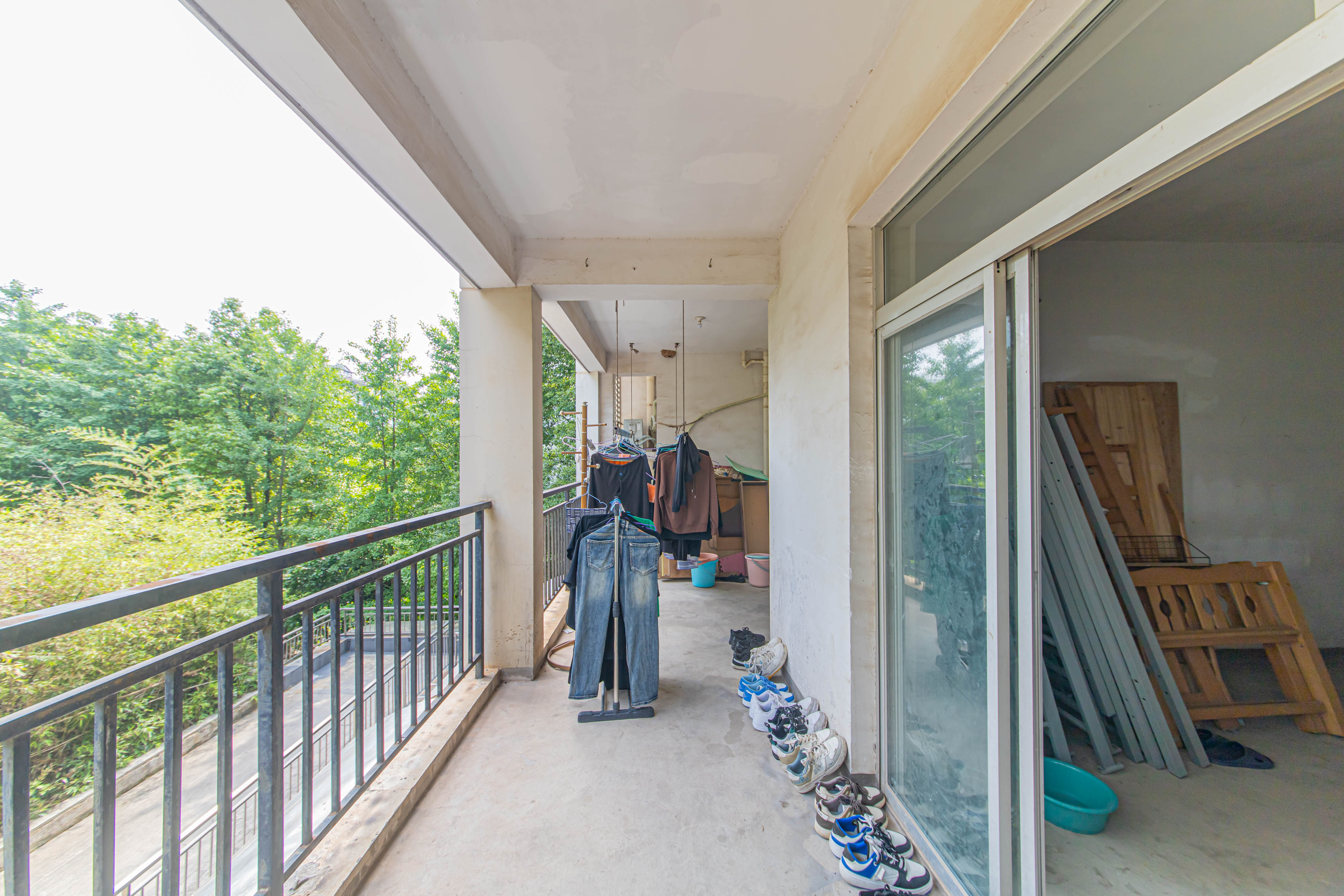 九峰小区(一二三四区) 4室2厅2卫 248.0万 九峰小区(一二三四区) 4室2厅2卫 248.0万阳台