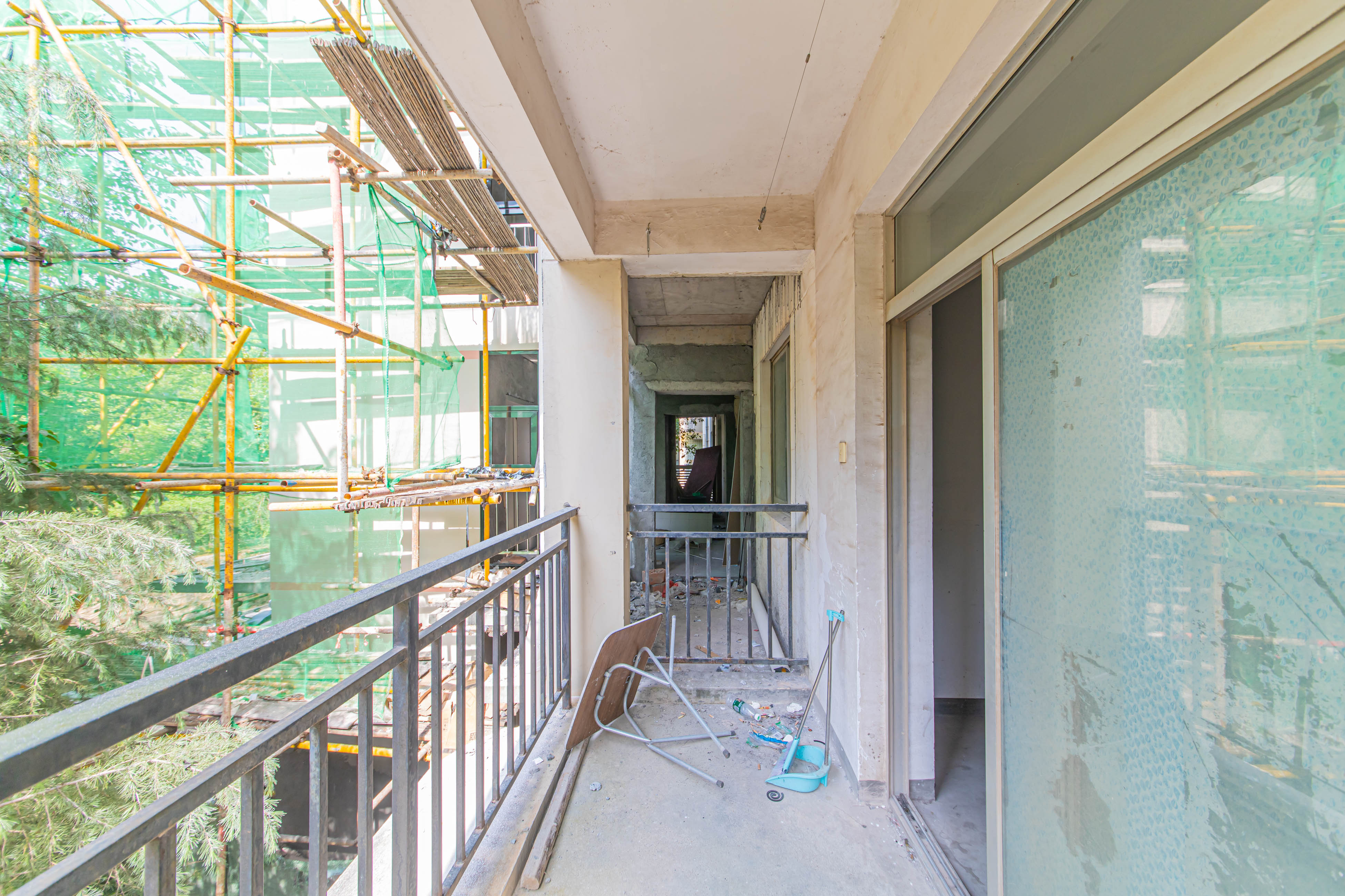 九峰小区(一二三四区) 4室2厅2卫 248.0万 九峰小区(一二三四区) 4室2厅2卫 248.0万阳台