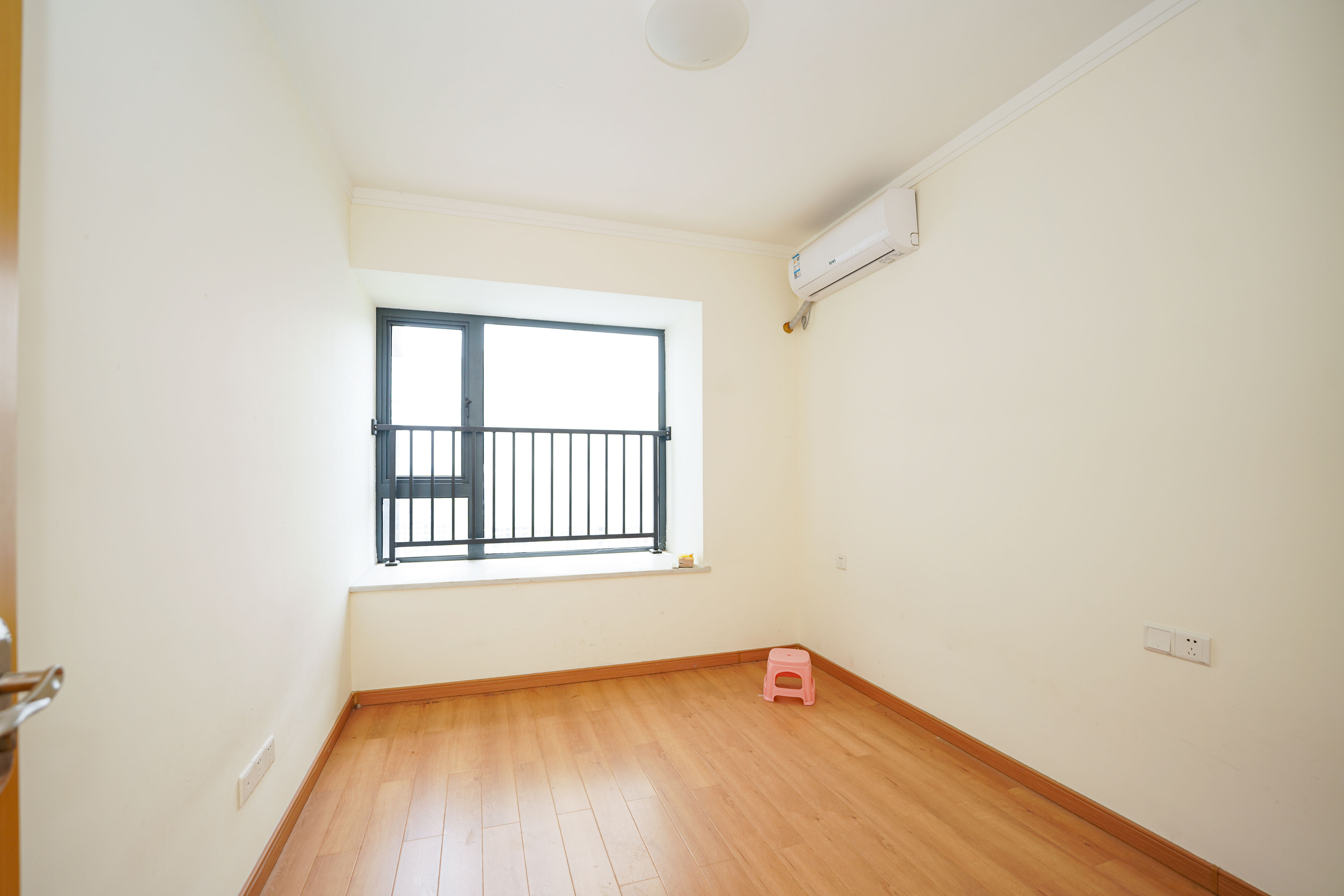 中建璟和城  3室2厅2卫   126.00万卧室