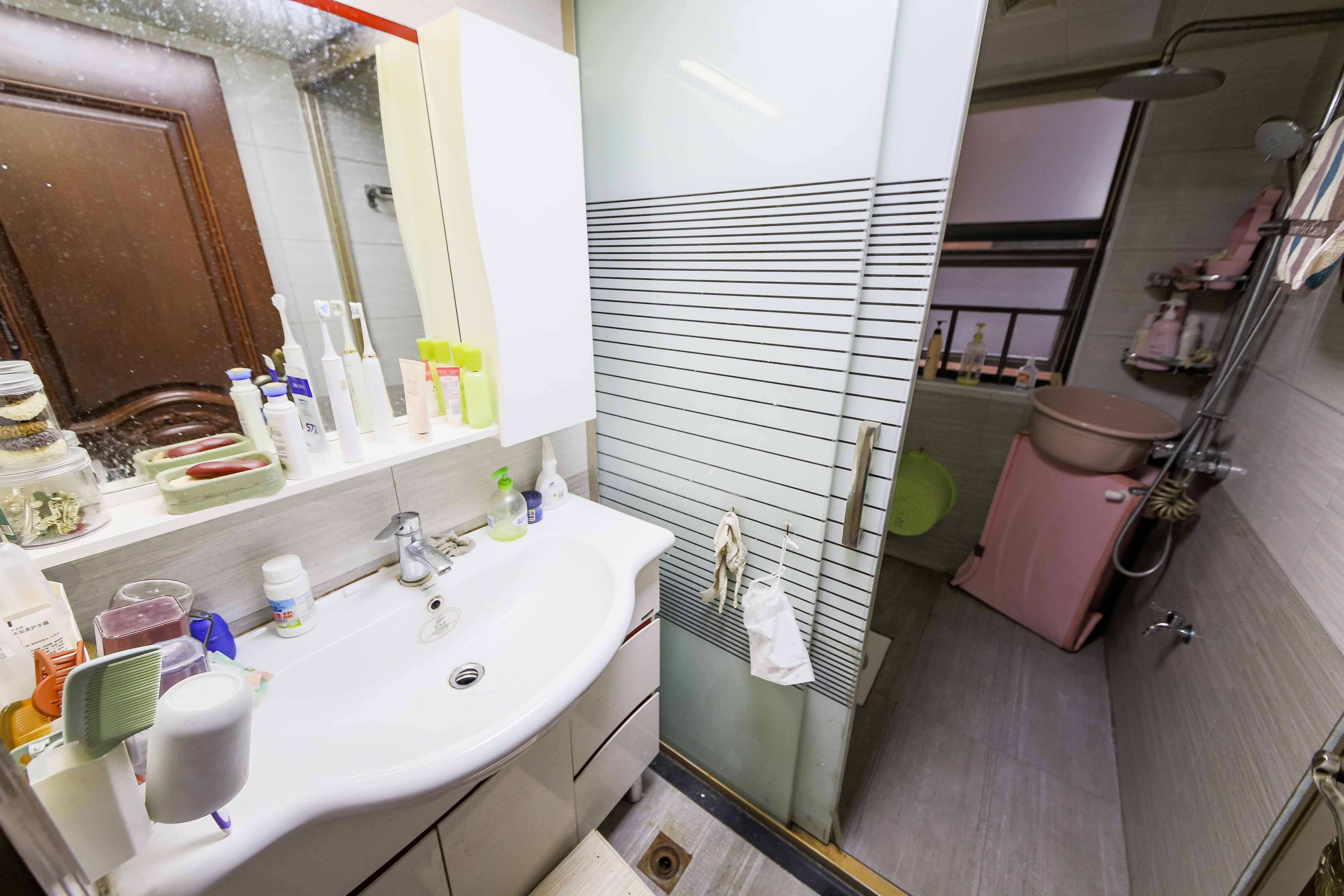 润屋美院  3室2厅1卫   99.80万卫生间