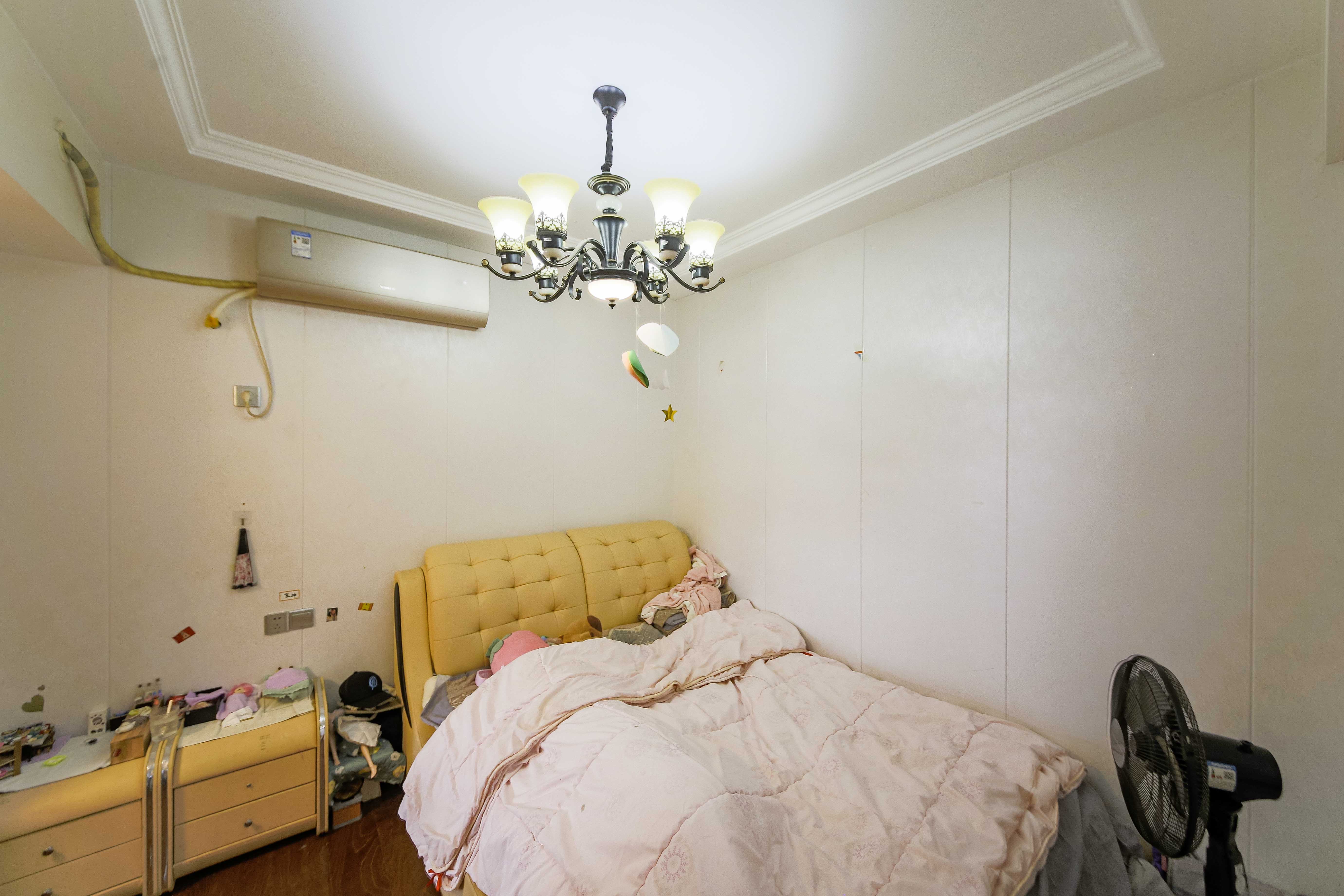 润屋美院  3室2厅1卫   99.80万卧室