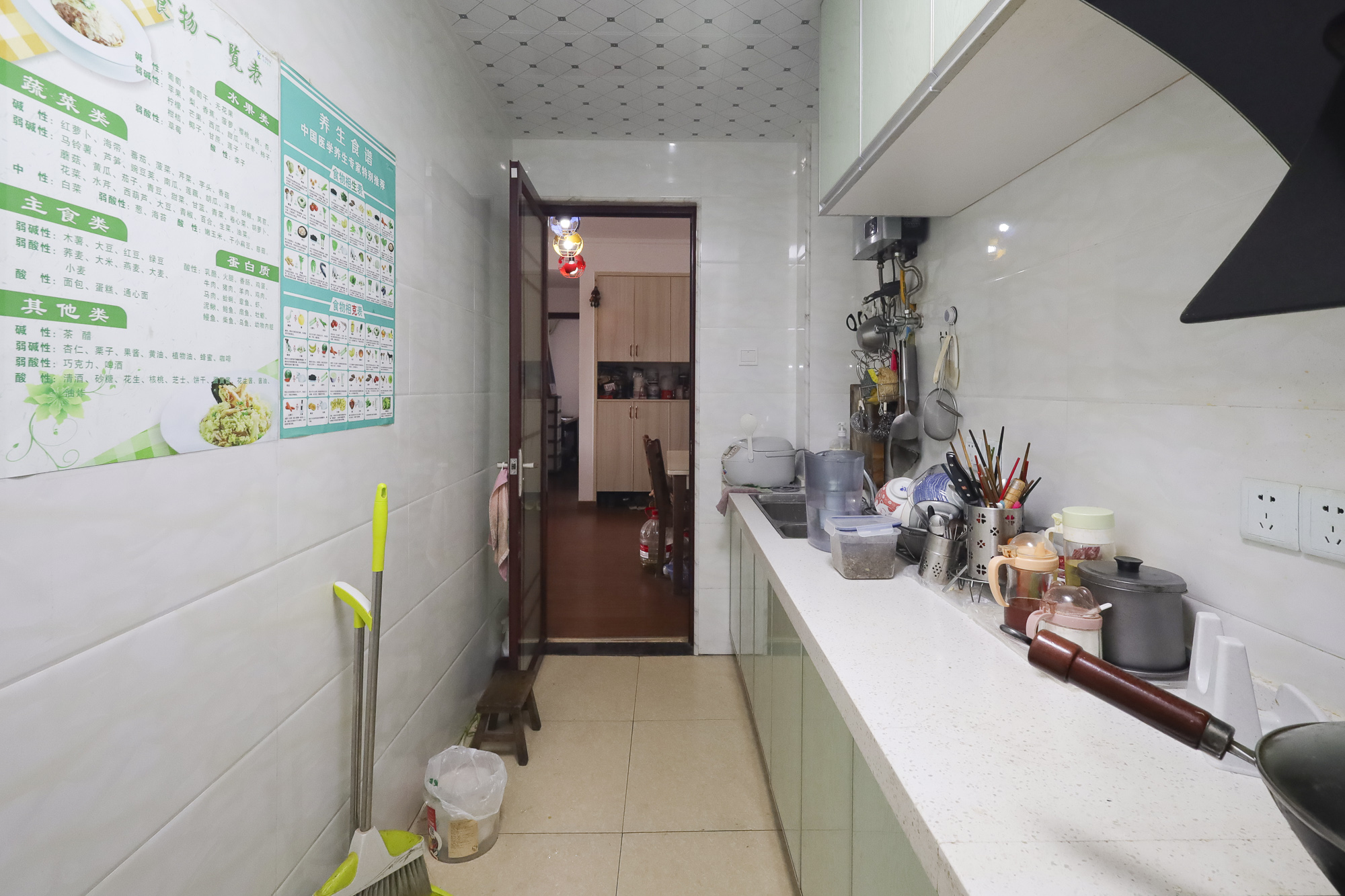 水映加州  3室2厅1卫    165.0万厨房