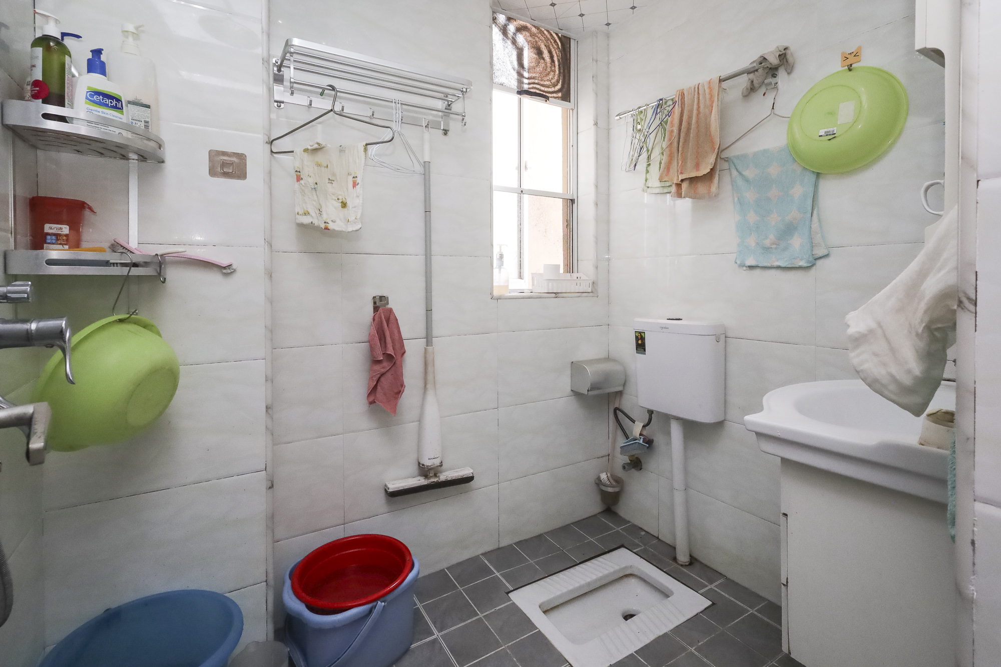 水映加州  3室2厅1卫    165.0万卫生间