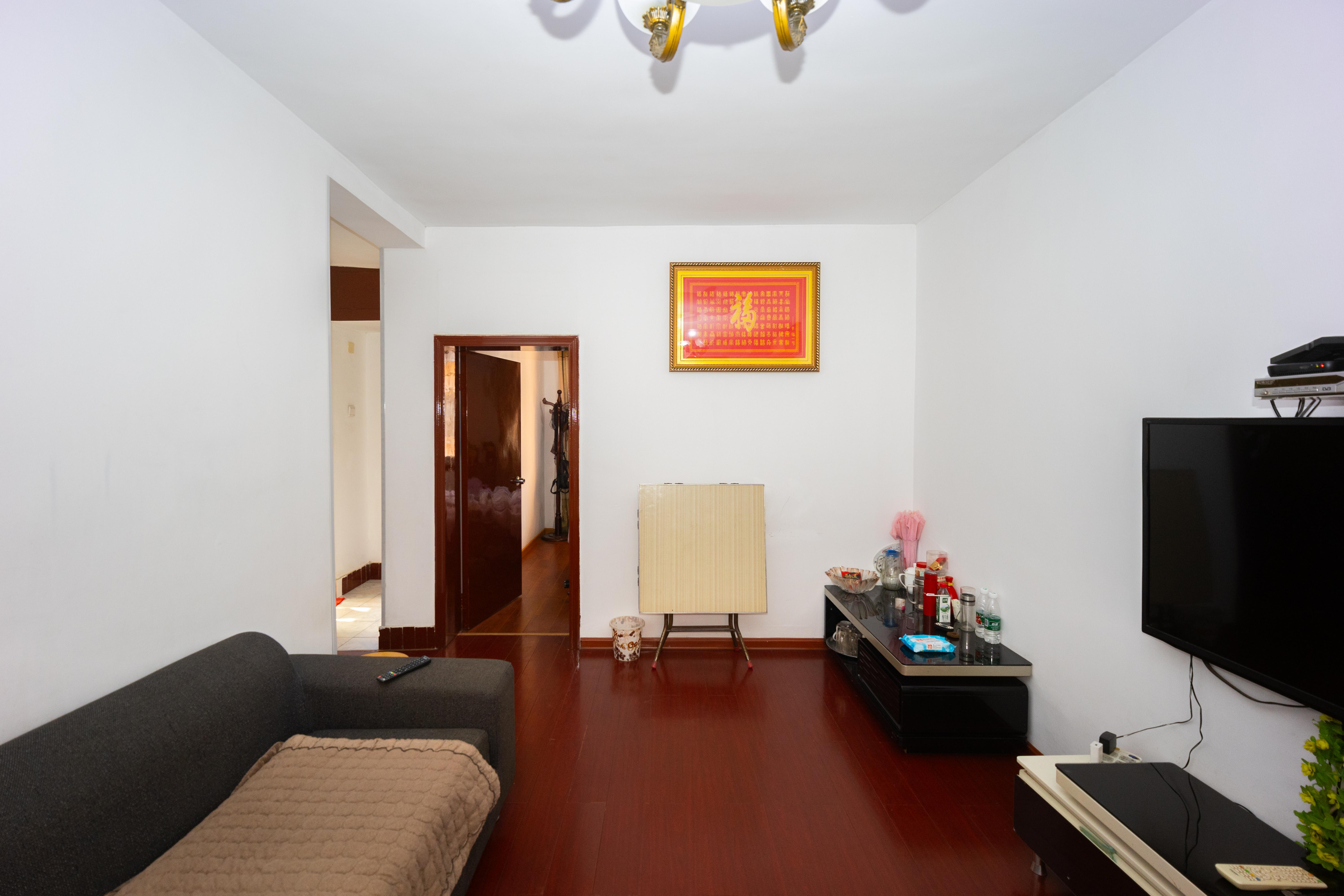 杏花园小区  2室1厅1卫    40.0万 杏花园小区  2室1厅1卫    40.0万客厅