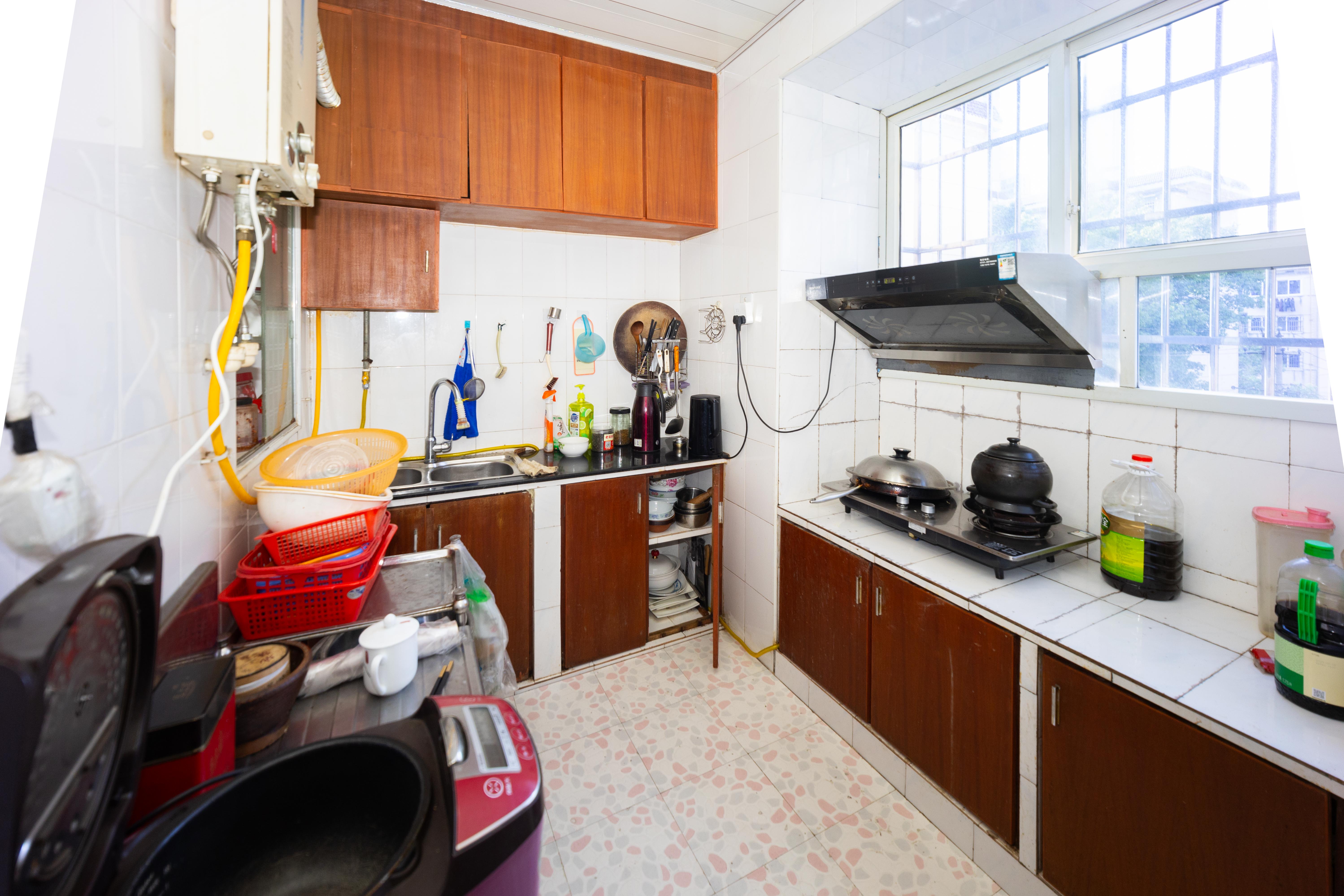 杏花园小区  2室1厅1卫    40.0万 杏花园小区  2室1厅1卫    40.0万厨房