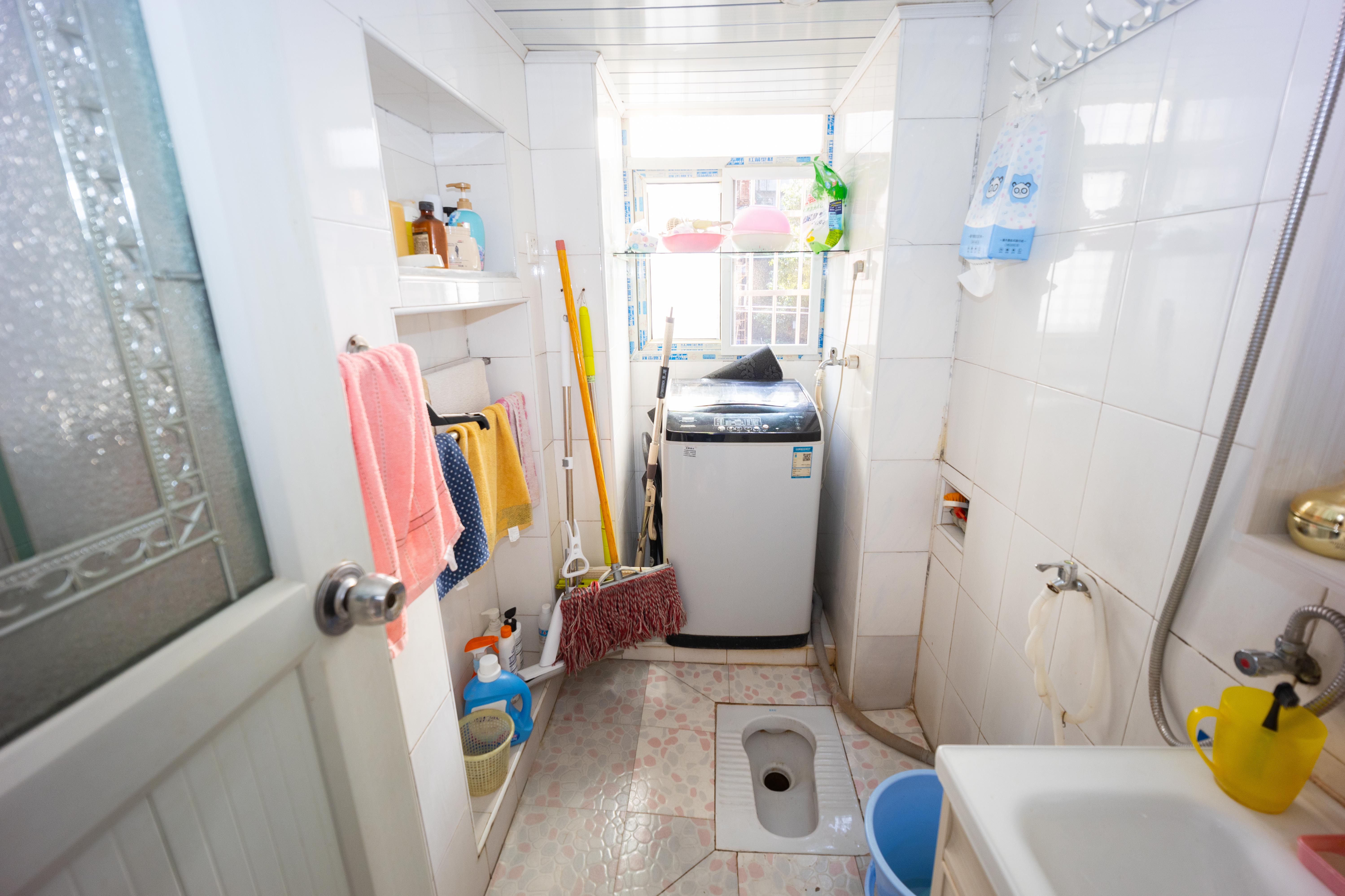 杏花园小区  2室1厅1卫    40.0万 杏花园小区  2室1厅1卫    40.0万卫生间