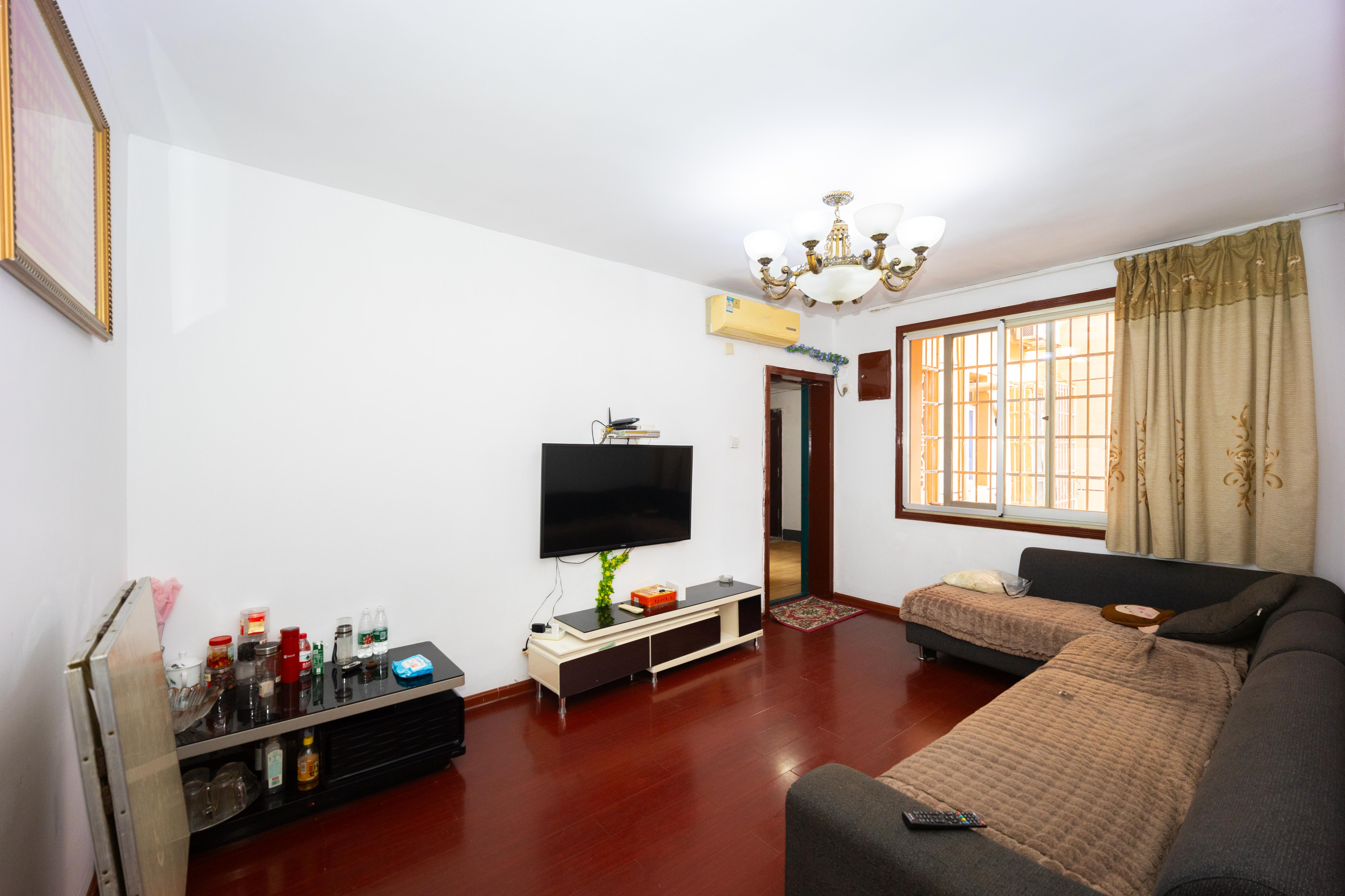 杏花园小区  2室1厅1卫    40.0万 杏花园小区  2室1厅1卫    40.0万客厅