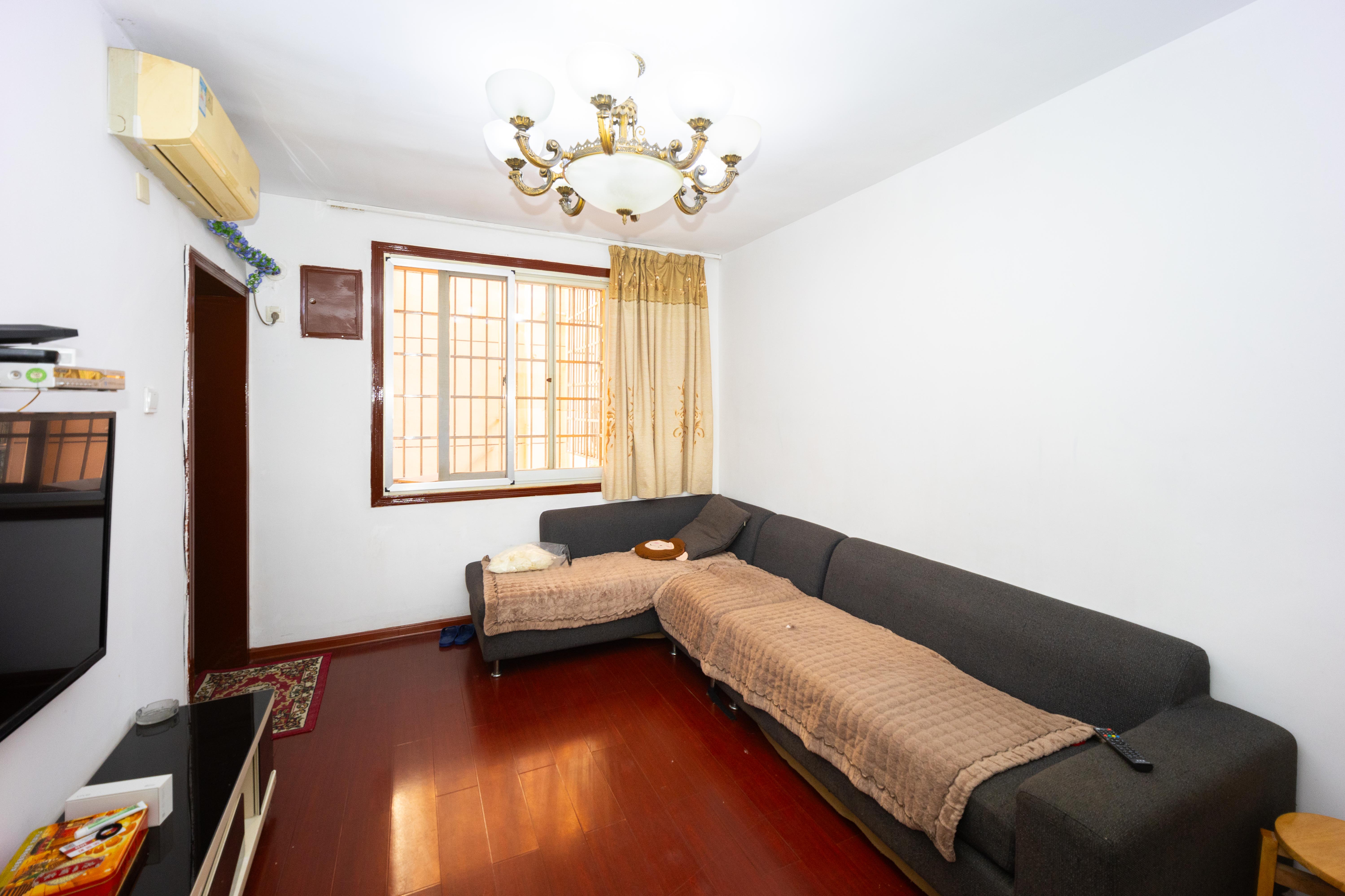 杏花园小区  2室1厅1卫    40.0万 杏花园小区  2室1厅1卫    40.0万客厅