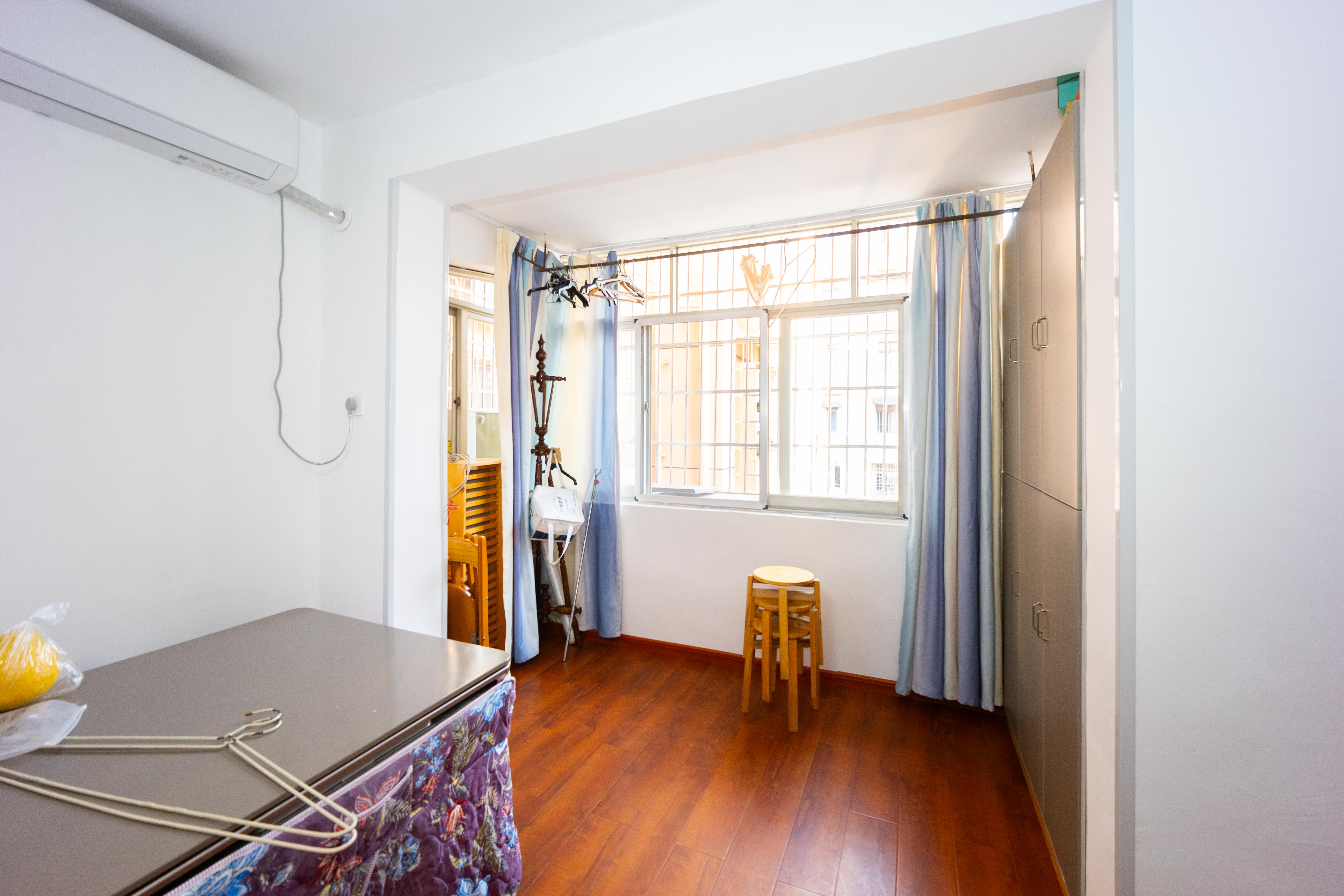 杏花园小区  2室1厅1卫    40.0万 杏花园小区  2室1厅1卫    40.0万阳台