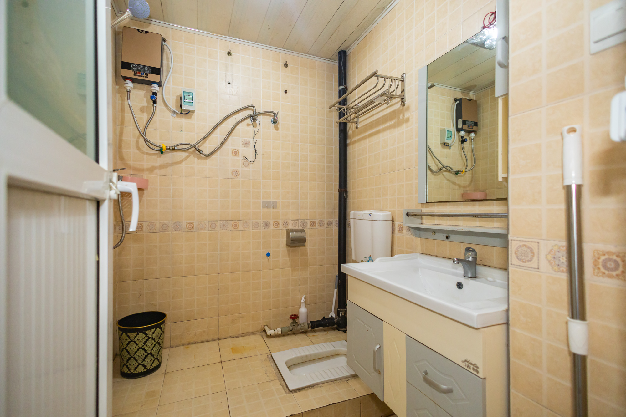 香槟小镇(香槟花苑) 1室1厅1卫 22.0万 香槟小镇(香槟花苑) 1室1厅1卫 22.0万卫生间