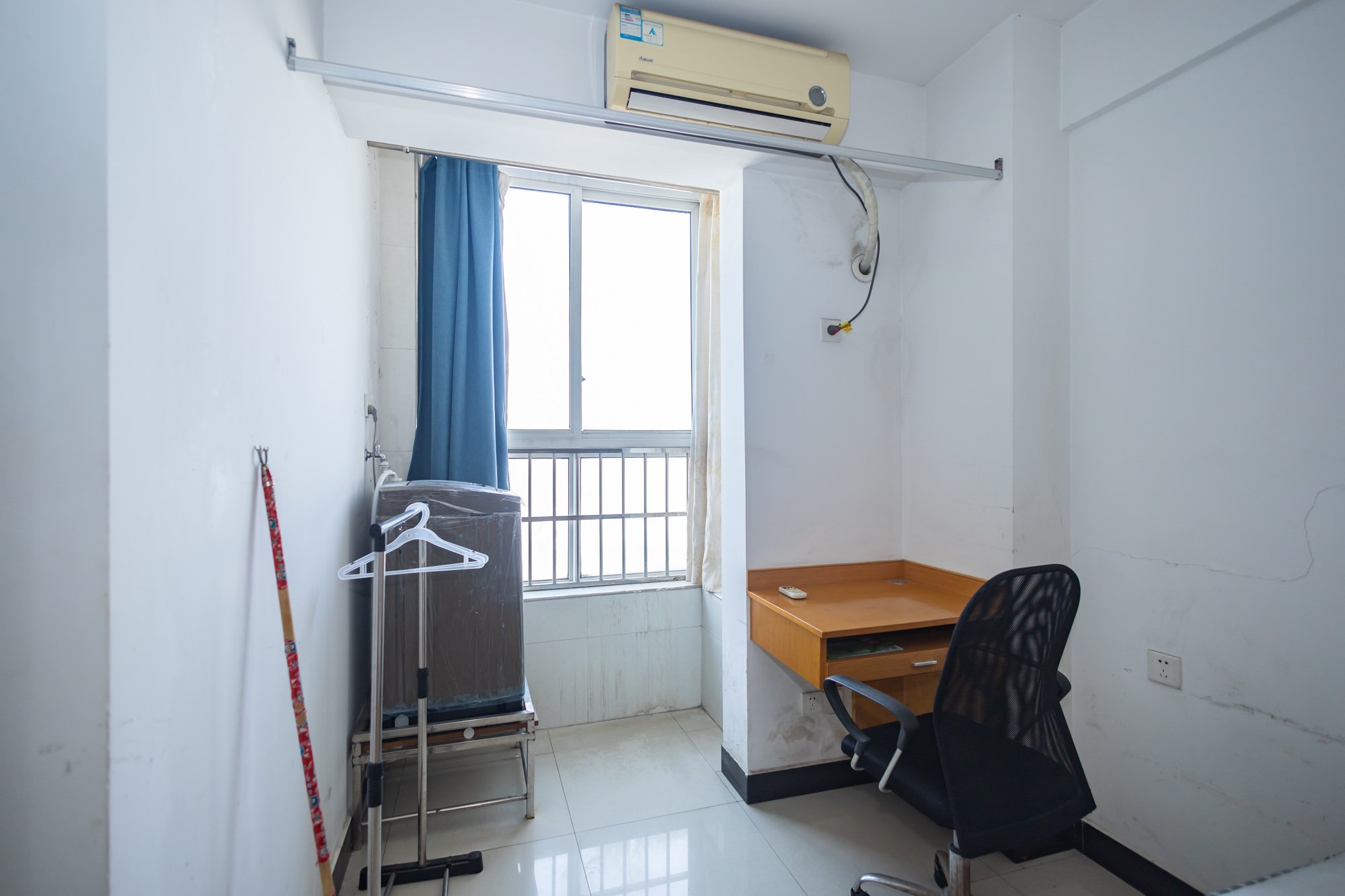 香槟小镇(香槟花苑) 1室1厅1卫 22.0万 香槟小镇(香槟花苑) 1室1厅1卫 22.0万阳台