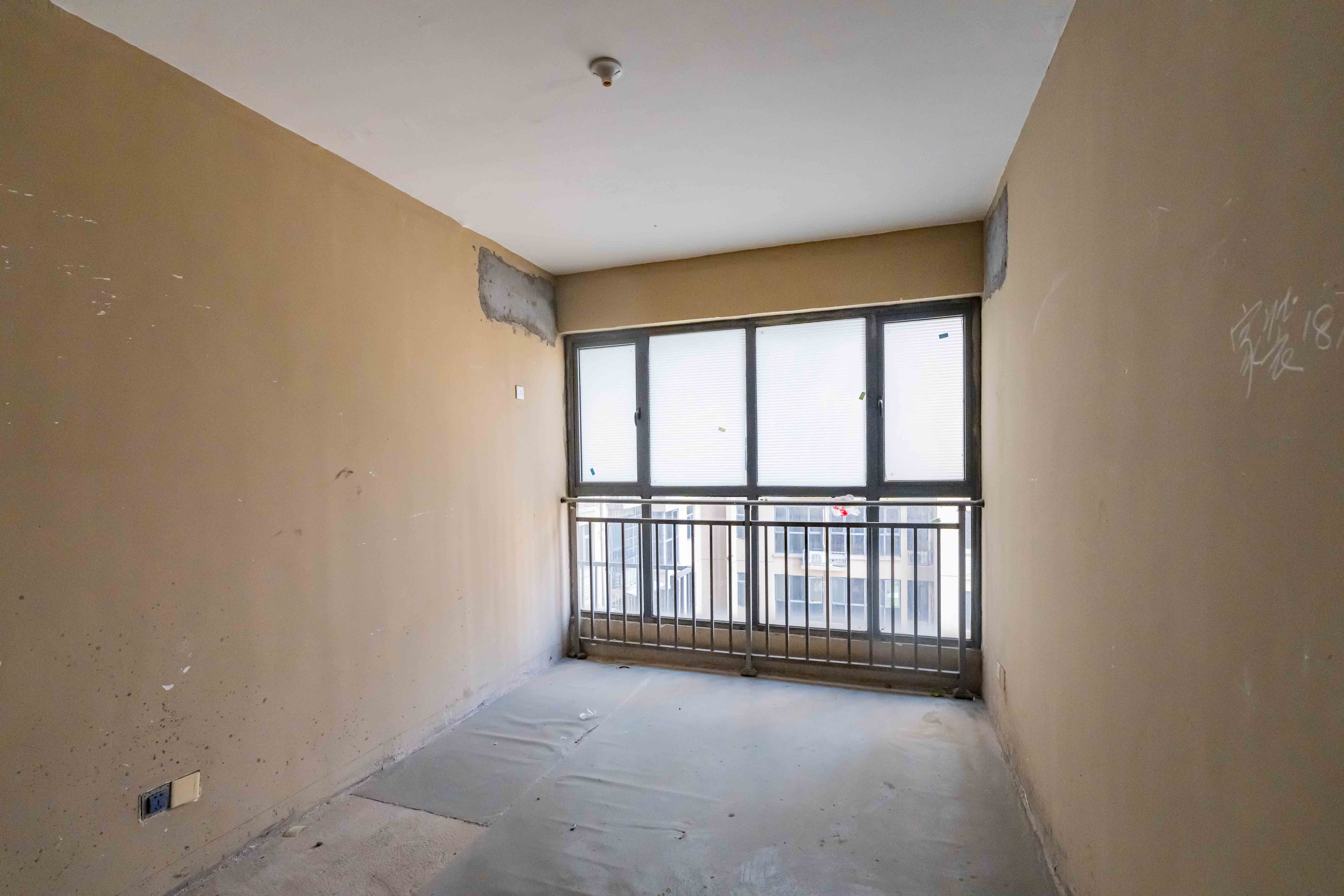 悦湖山  4室2厅2卫    58.0万卧室